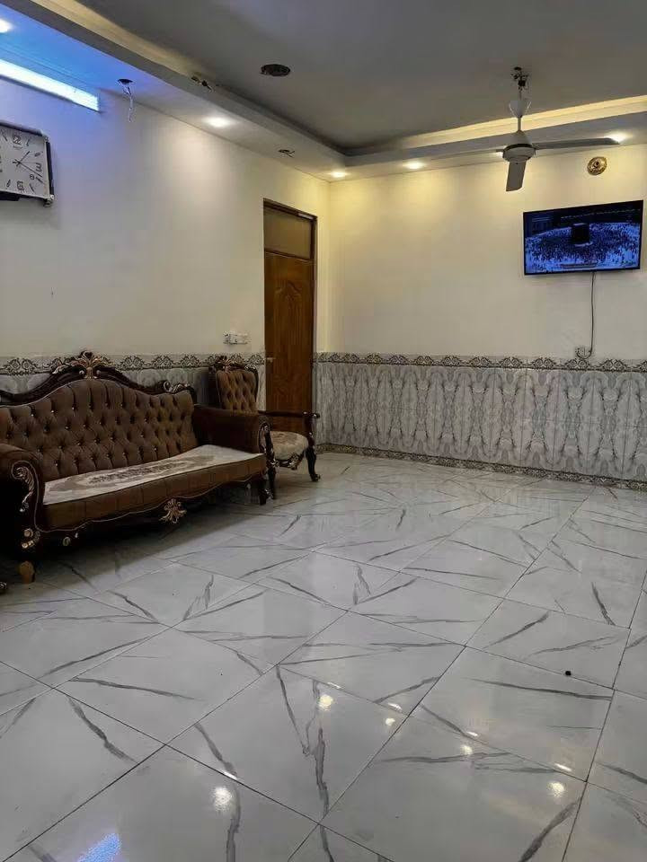 سلام عليكم دار للبيع مساحه 300متر في منطقة الدوانم مجاور شرطة الخامسه الواجها 10متر كراج وحديقه وصاله ومطبخ وحولي وغرفتين نوم وبل طابق الثاني غرفتين قيد الانشاء السعر المطلوب 135مليون ***********
