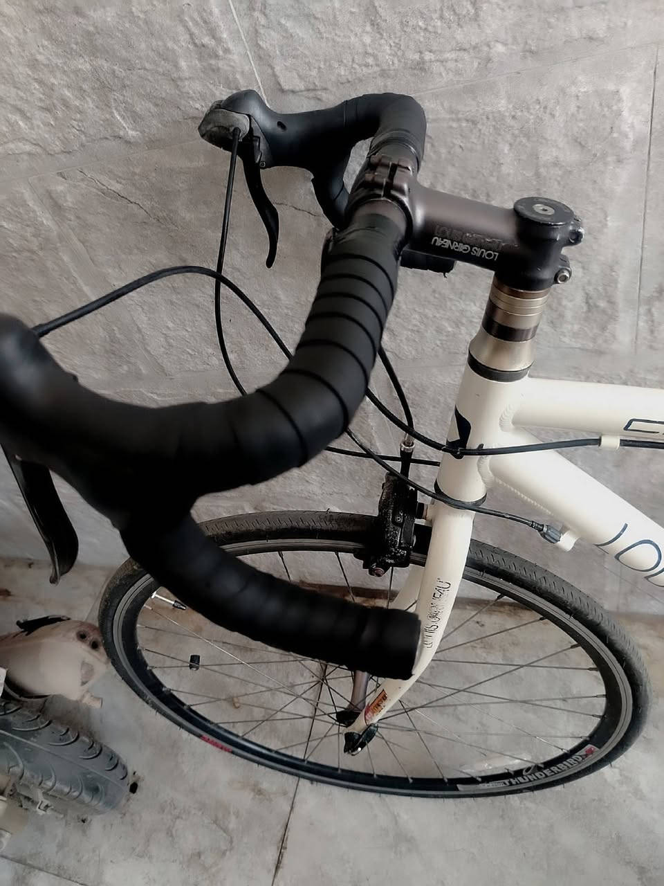النوعيه LOUS GARNEAU  ماركـه مشهور

دراجـة سبـاق / رود 🚲 ⛺ 

بدالات السرعه 7×2

فول المنيوم خفيفه جداً 

الكَير لعاب حديث

سستم شيمانو  الشهير

كَلها مختمه و أغراضها  أصليه

فريم عآلي القيآس XL

ويـآلـة  Zoom طبقتيـن

السعر 250 ألف 

مكاني موصل حي السكر 

للتواصل على الواتساب ***********
