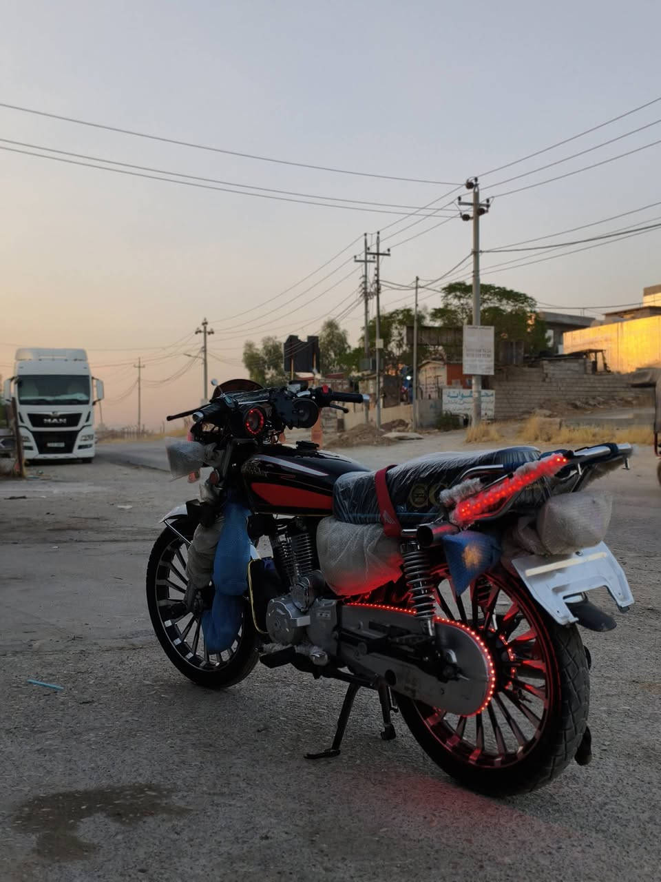 🔥 بۆ فروشتنی خێرا - Namipro Honza 200cc 🔥

​زانیارییە سەرەکییەکان:

​جۆر: Namipro Honza 200cc

​مۆدێل: 2025 (پێنج گێڕ)

​بەڵگەنامە: مەنەفێست (4 سوچی بیلادی لەگەڵدایە)

​شوێن: سلێمانی - هوانه

​تایبەتمەندی و مەرجەکان:

​گێڕ و مەکینە: بەشەرت، کەپسە و سپانە بەرنەکەوتووە وەک سەعات ✔️

​شانسی: بەشەرت (بێ درز، بێ لەحیم، بێ تەقیوی و تەواو ڕاست) ✔️

​کارەبایی: کامڵ بەشەرت، گێچی ئەلیکترۆنی ✔️

​ئیشکردن: سلف و هندل وەک سەعات بەشەرت ✔️

​دۆخی گشتی: کامڵ سەنتەر و جایز ✈️، کامڵ جوانکاری بۆ کراوە و برغو بۆ برغو بێ نوقسانییە ✔️

ماشاءاللە لەقوەتی مەکینە 🌹

جوتێک مکەبەرەی تازە سەوت خۆش🌹

تازە ڕۆنی بۆگۆڕاوە 🌹

جوتێک هۆڕن پاپ مەزبوت🌹

ماڵی دۆستە تەقەو ڕەقەی نیە✔

سفرە یەک دەست
نرخ: 830هەزار (قفڵ)💰💸

📞 پەیوەندی***********

​Tb.تێبینی: تکایە بڵندگۆ یان پەیام پێشتر بە جوانی بخوێنەرەوە، ماتۆڕەکە هیچی کەم نییە و بۆ عەیب و عارمعامەلە تەلەفۆن مەکە.
