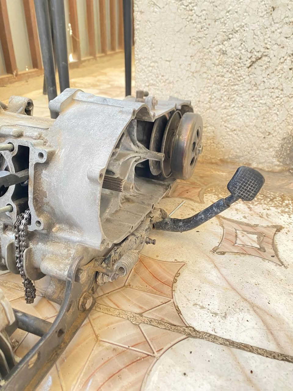 سلام عليكم مكينه كامله سلف و كور وبوشه وستان بلادي وكلج خلفي بلادي وفلتوين  100 مجال كلش قليل 
 و البوشه ٥٩  المشيفهً   ماركه معروفه ب ٨٥ قفللً توصيل موجود *********** بس واتساب
