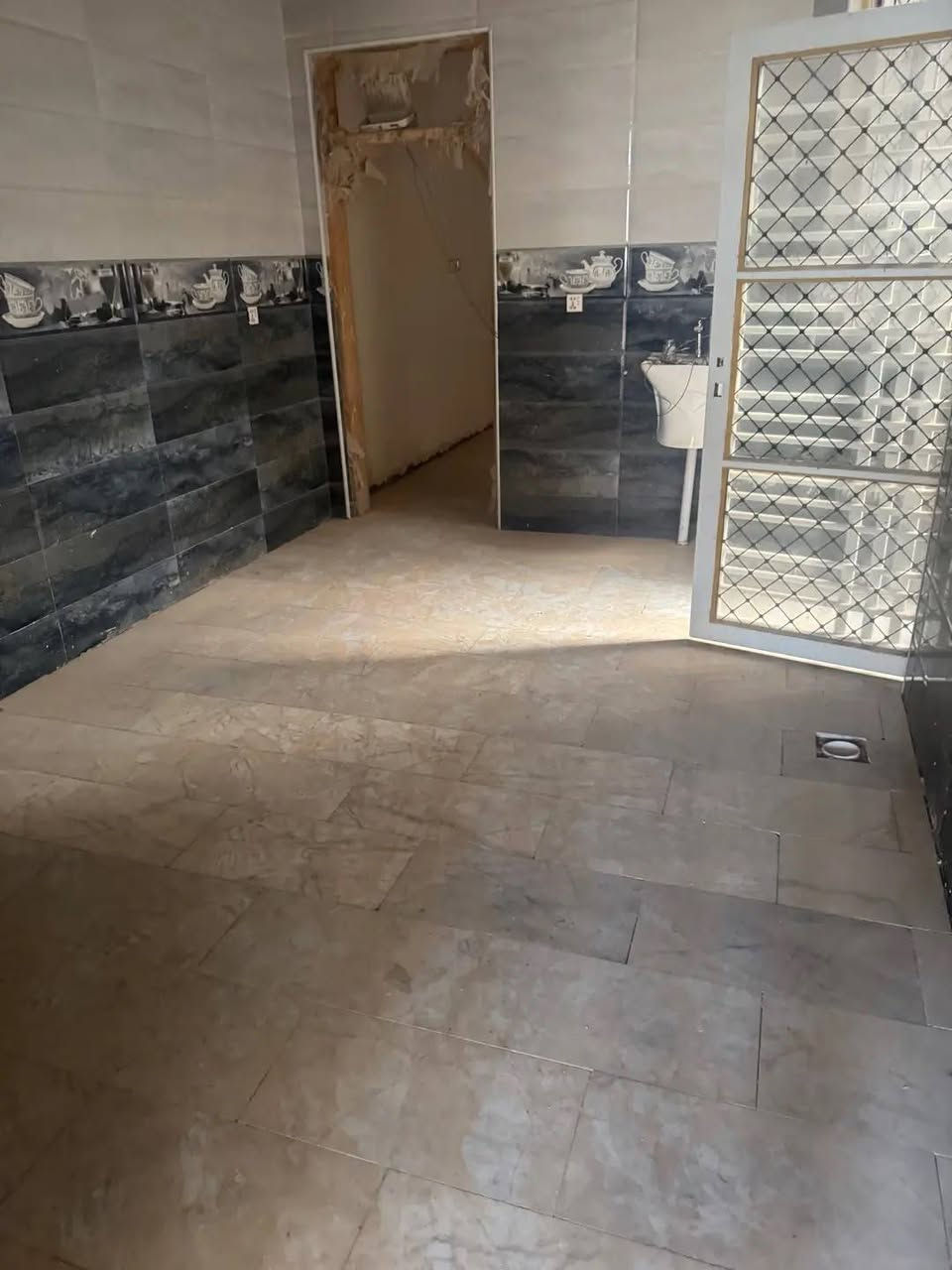 النداء مجمع بيتي • ١٠٠م • طابق ونص