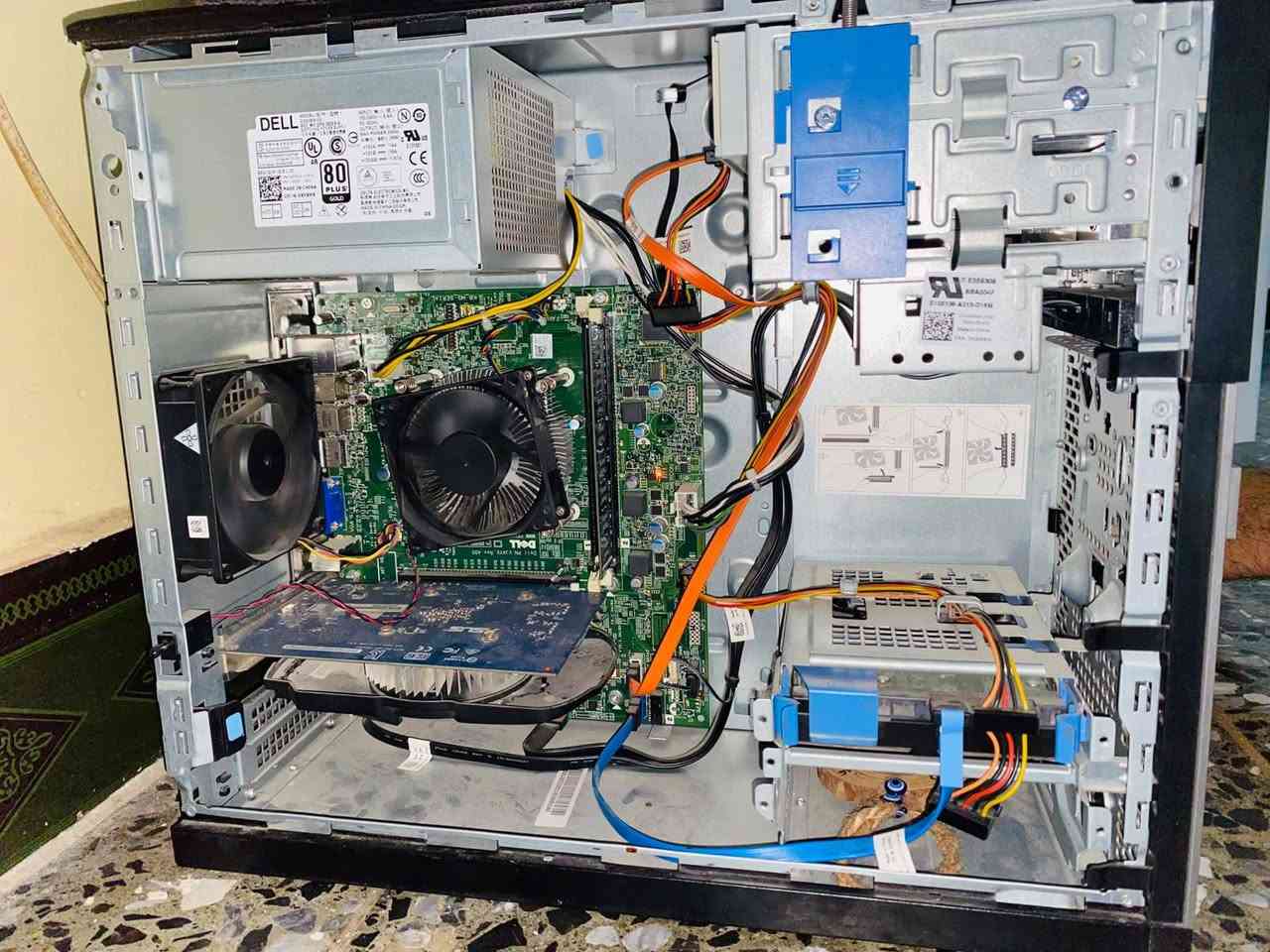 السلام عليكم ورحمة الله كيس سستم كامل
المواصفات 

المعالج i5-4570S
 Ram 4gb ddr3

كارت الشاشة Nvidia Gt 1030 

الهارد 500gb 

السعر 235 

مكاني بغداد العبيدي شارع يوسف ما عندي توصيل 
رقمي ***********

نص مكتوب في الصور:
- System Control Panel > System and Security > System Control Panel Home Device Manager Remote settings System protection Advanced system settings View basic information about your computer Windows edition Windows 10 Pro Microsoft Corporation. All rights reserved. System Processor: Intel(R) Core(TM) i5-4570S CPU @ 2.90GHz 2.90 GHz Installed memory (RAM): 4.00 GB System type: 64-bit Operating System, x64-based processor Pen and Touch: No Pen or Touch Input is available for this Display Computer name, domain, and workgroup settings Change settings Computer name: DESKTOP-UOHLJUB Full computer name: DESKTOP-UOHLJUB Computer description: Workgroup: WORKGROUP Windows activation Windows is not activated. Read the Microsoft Software License Terms Product ID: 00330-80000-00000-AA671 Activate Windows See also Security and Maintenance Windows 10
- NVIDIA Control Panel File Edit Desktop Help Back Select a Task... 3D Settings Adjust image settings with preview Manage 3D settings Set PhysX Configuration Display Change resolution Adjust desktop color settings Rotate display View HDCP status Set up digital audio Adjust desktop size and position Set up multiple displays Video Adjust video color settings Adjust video image settings NVIDIA CONTROL PANEL Version 560.94 NVIDIA GeForce GT 1030