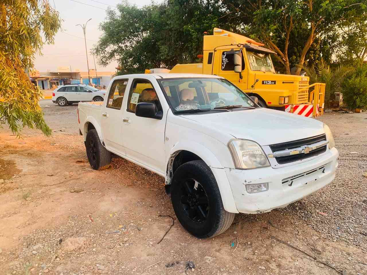 شوفر موديل 2005 مصبوغه عام جماليه كير محرك بطه بيها وراقها كامله سياره حلوه كلش ونصبتها حلوه سعرها 50 مكانها ديالى خانقين هاتف ***********
