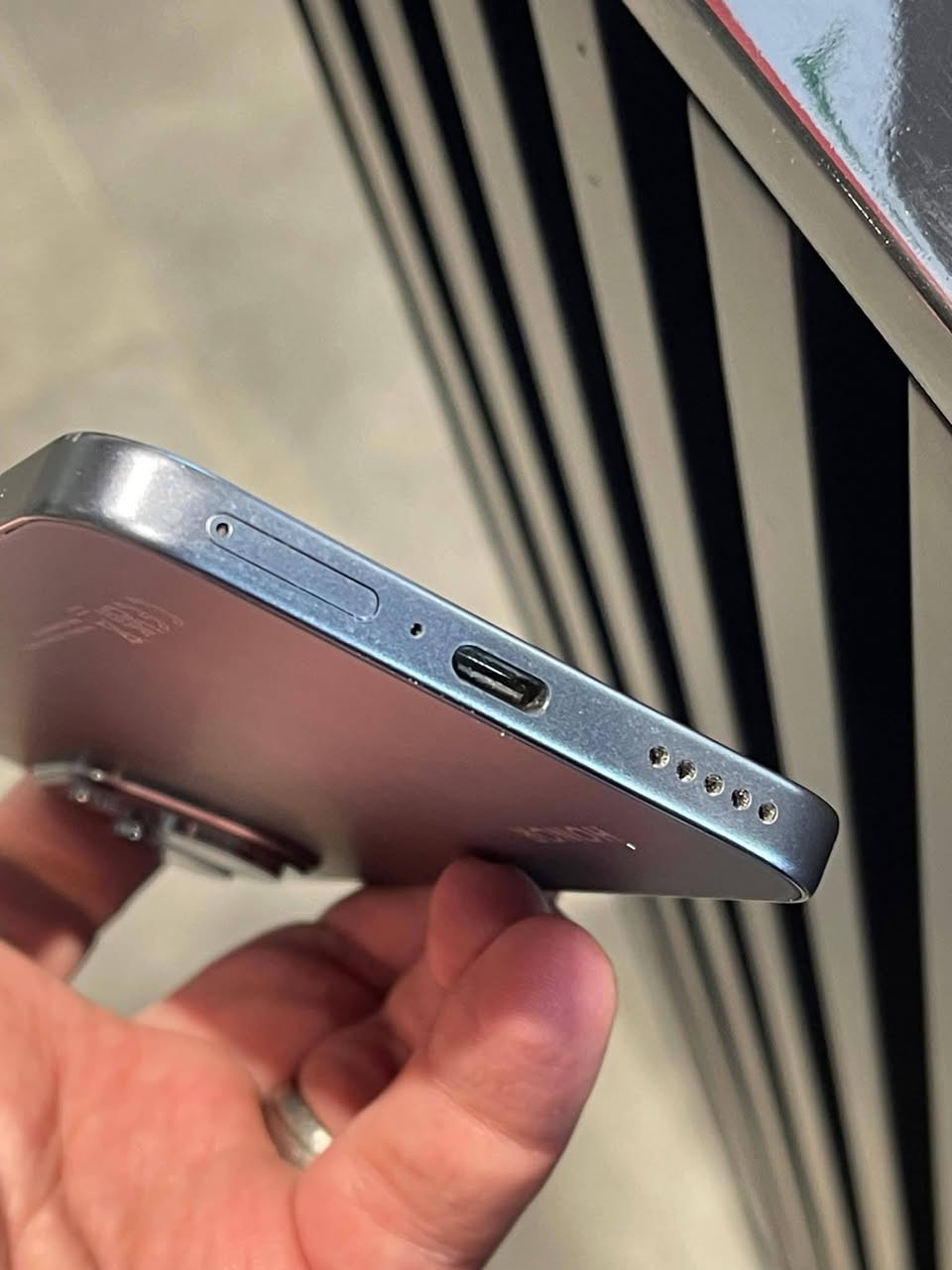 HONOR 400
السلام عليكم ورحمه الله وبركاته 

هونر 400 نظيف جدا عدا ضربه من الاعلى صغيره جدا

كامل ملحقات اصلية غير مصلح 
400.000 الف بي مجال قليل

بغداد . كرخ . حي الاعلام . شارع البدالة

***********

تجي تفحص اجيك كلشي قبل الدفع

مواصفاته مذكوره بالصور 

لا يوجد توصيل

نص مكتوب في الصور:
- About phone 10 MagicOS Device name > HONOR 400 Processor Qualcomm Snapdragon 7 Gen 3 RAM > 12 GB +12 GB Honor RAM Turbo Silicon-Carbon Battery 6000 mAh Honor Eye Comfort Screen 2736 x 1264