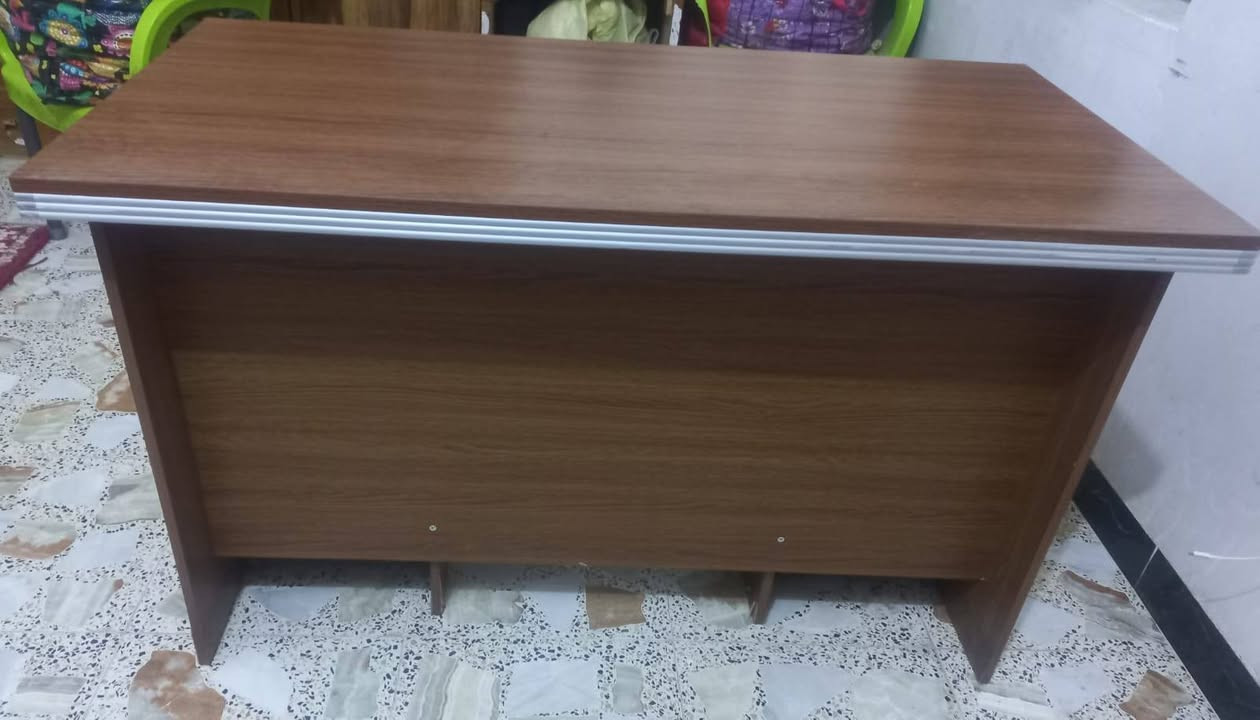ميز مكتبي • ١٢٠×٦٠ • استعمال قليل