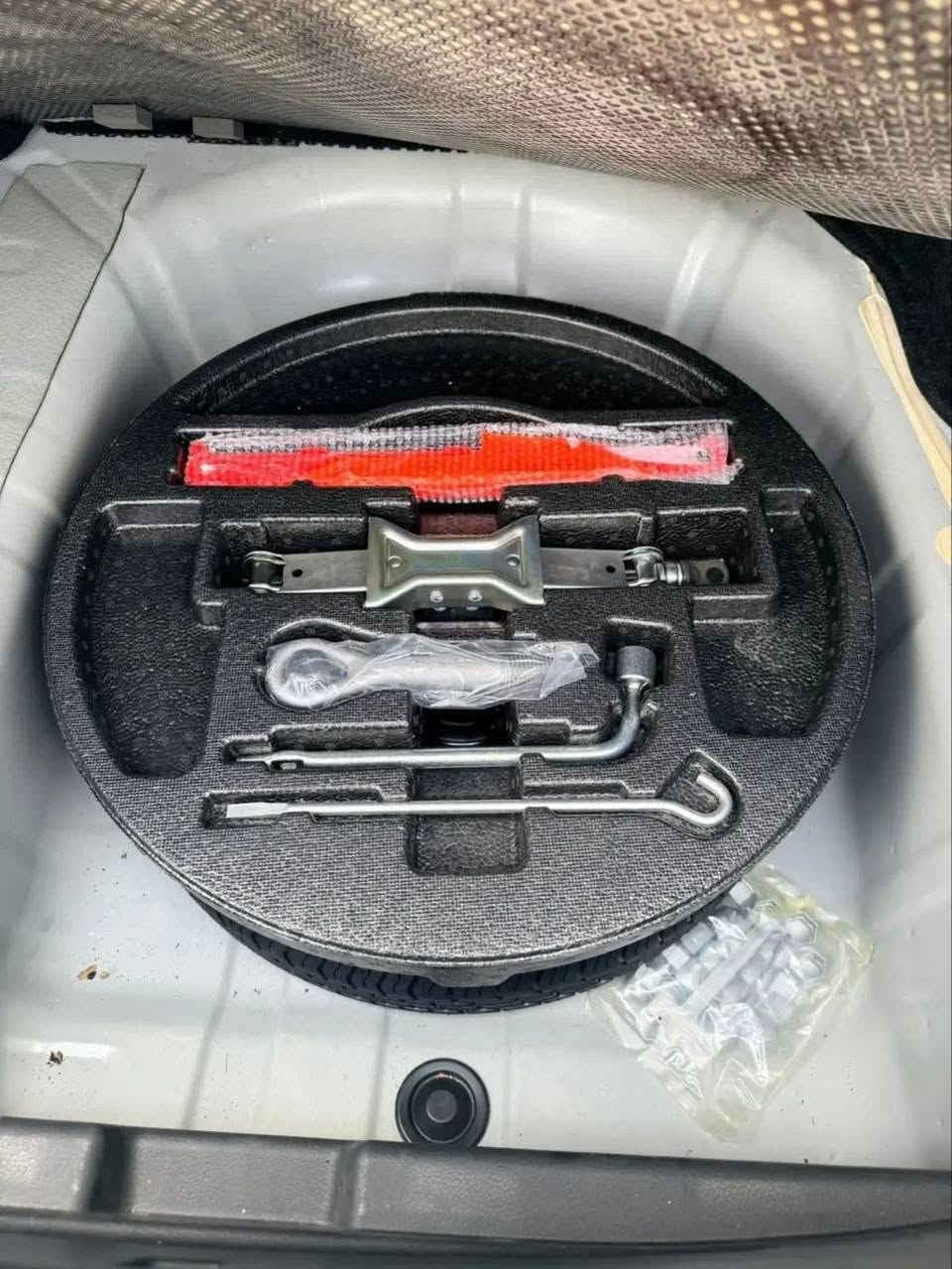 يا الله سلام عليكم سياره نيسان سنترا موديل ٢٠٢٥ كفاله ماشيه ٢٤ الف السعر ١٢٥ رقم الهاتف وبيه واتساب *********** مكاني بغداد
