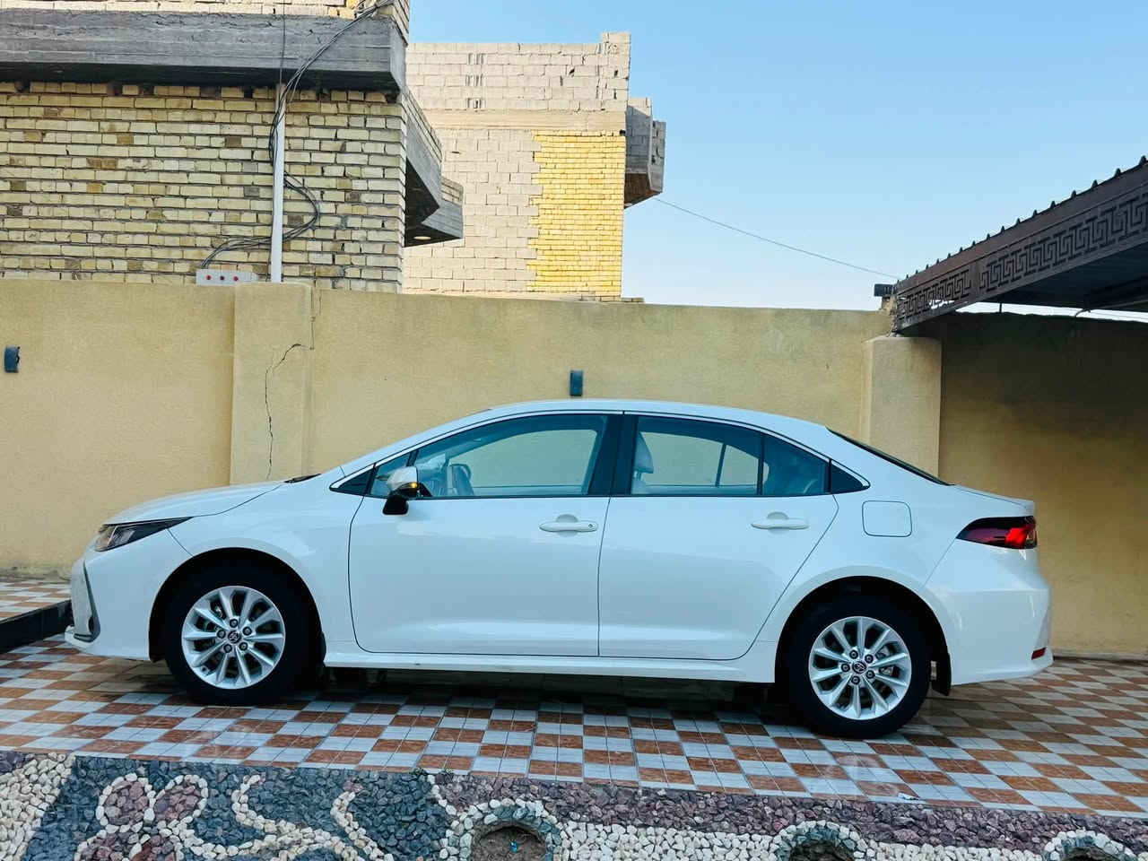 السلام عليكم 
كورلا 2021 بانزين شركه ساز 
مكفوله كفاله عامه عدا شخط بين البابين فقط والباقي كفاله 
رقم اربيل الجديد تحويل مباشر 
فول مواصفات عدا الفتحه 
ماشيه 62 الف حقيقي 
سياره جديده محرك كير صدر كله ع وضع الشركه حتى السبير منازل 
السعر 158 بيه مجال بسيط 
اللاستفسار اتصال ع الرقم *********** 
العنوان الفلوجه

