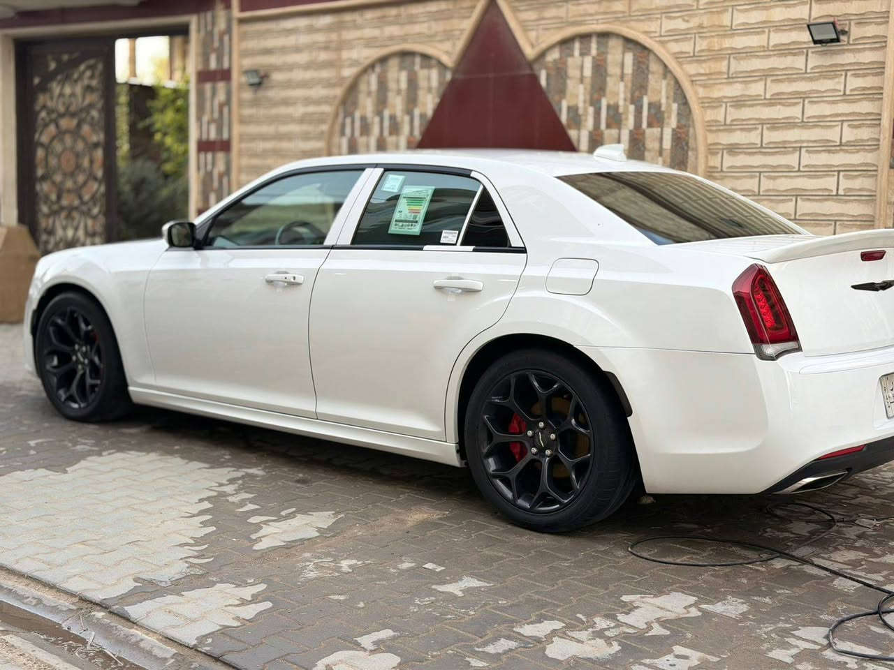 سلام عليكم 
للبيع اوباما (كلايزلر)
فئه 300 S 🤍
 الضرر : دعاميه اماميه فقط 
ماشيه : 100 mi
رقم : بغداد انكليزي بأسمي 
المواصفات ✨ 
١. كشنات جلد 
٢. قطعتين تبريد 
٣. بصمات ابواب 
٤. كشنات اماميه كهرباء 
٥. تشغيل عن بعد 
٦. مانع انزلاق 
٧. ابلاجكتور LED
٨. كشنات حظن 
٩. شفتات استيرن 
١٠. ويل قياس 20 
١١. داخل ملكي اسود 🖤 
١٢. تطريز S ع كشنات الاماميه 
١٣. نظام الــ SPORT
 السياره خير من يم الله تخم تاير وحداديه جدد وسياره غرامات مصفره وصاعده هزه بأسمي شخصياً  الاتصال والاستفسار 
***********

نص مكتوب في الصور:
- BidFax.info