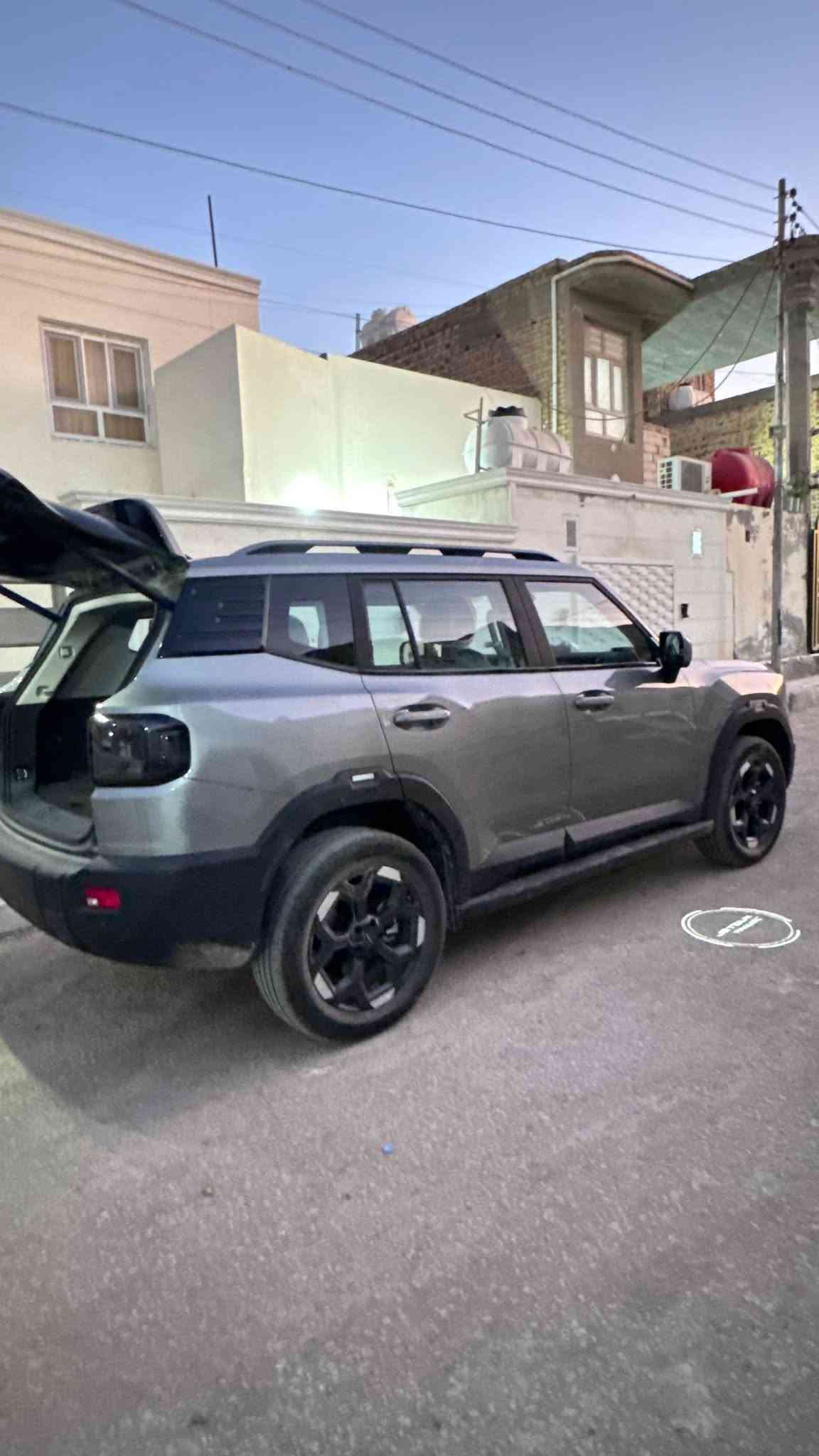 🚙 جيتور T1 Comfort موديل 2026

ماشية 9000 km قابل للزيادة

اللون : رصاصي مات 

⚙️ المواصفات:

✅ محرك 2.0 لتر تيربو (4 سلندر)

✅ قوة 254 حصان

✅ ناقل حركة أوتوماتيك 8 سرعات (8AT)

✅ عزم دوران 390 نيوتن.متر

✅ سعة خزان الوقود 70 لتر

✅ تسارع 0 - 100 كم/س خلال 8.6 ثانية

✅ سرعة قصوى 180 كم/س

✅ 5 مقاعد رحبة ومريحة

✅ شاشة وسطية 12.8 إنش

✅ شاشة عدادات رقمية

✅ دعم Apple CarPlay وAndroid Auto

✅ شاحن لاسلكي للهواتف

✅ كاميرات محيطية 360°

✅ حساسات خلفية

✅ مقاعد جلد مع تحكم كهربائي للمقاعد الأمامية

✅ تشغيل بالبصمة ودخول ذكي

✅ مثبت سرعة

✅ أنظمة أمان متعددة

🛡️ ضمان المحرك: 10 سنوات من الوكيل 

شركة هارلم

العنوان: الديوانية /عفك

اللي مهتم بالشراء يتواصل وياي ***********
متواجد اتصال او واتساب
