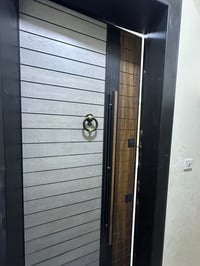 شقه للايجار الاعظميه شارع عشرين طابق اول تحتوي عل غرفتين وصاله للاستفس...