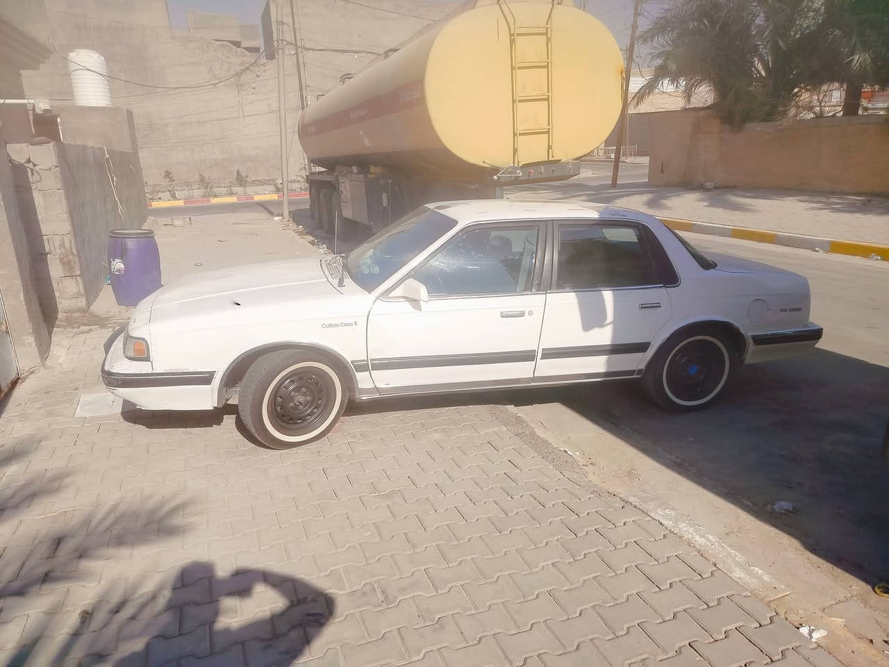 للبيع اولدز موديل 90 تبريد محرك كير خير من الله 
تخم تاير باتري جديد دواخل نضيفه تحويل مباشر
 42 وبيها مجال 
***********

