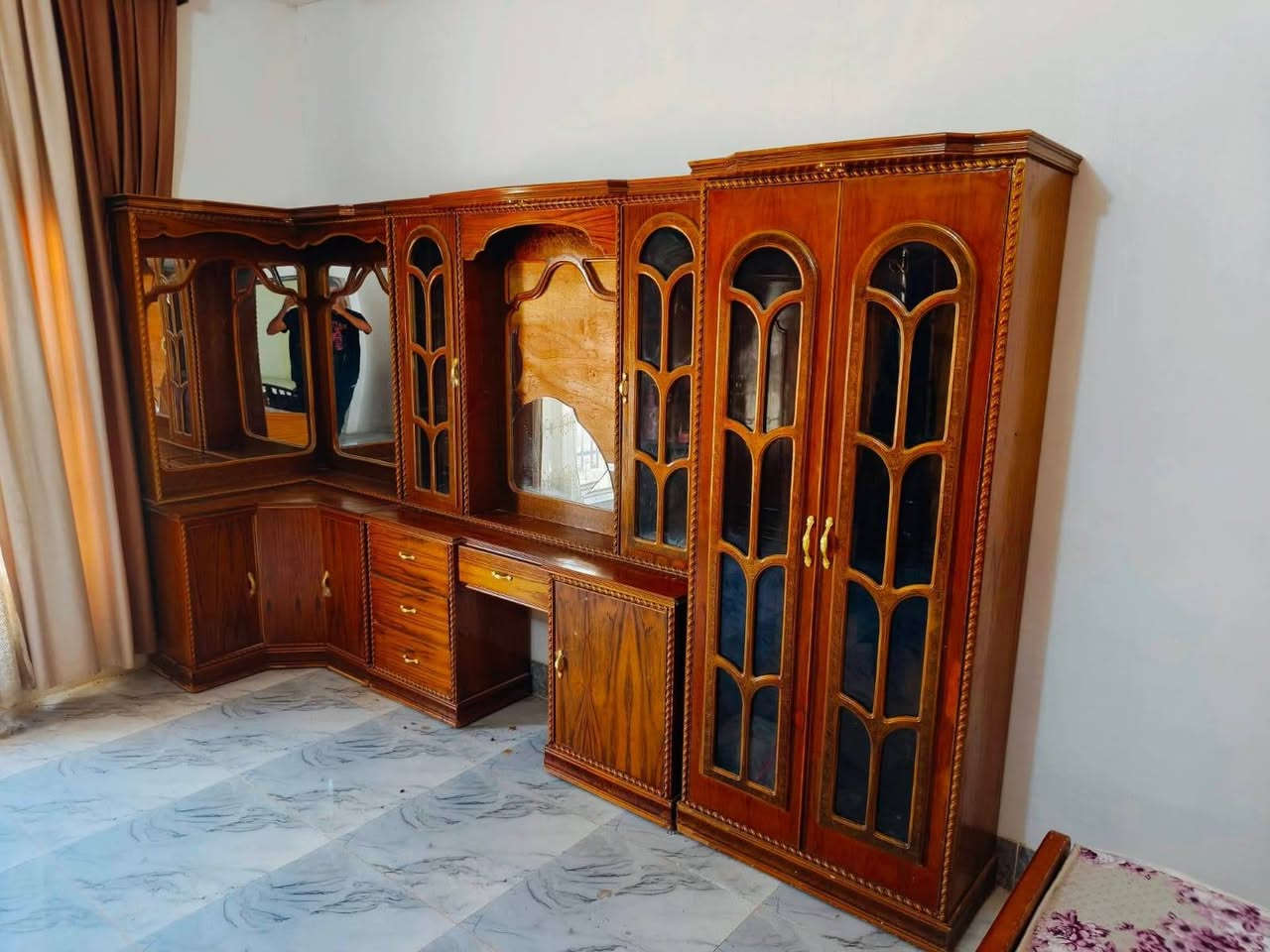 السلام عليكم غرفه للبيع اخت الجديده صاج عراقي حطاطه السعر 900وبيها مجال بصيط  مكانها الفلوجه ***********
