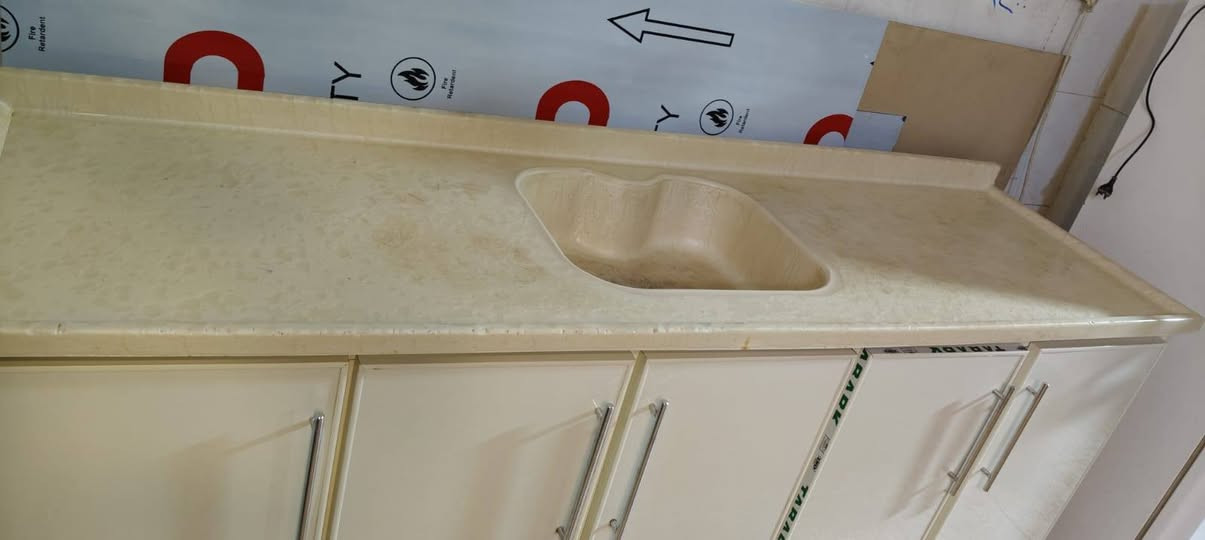 كاونتر تفصال درجة اولى ٣ قطع نظيف جداً لايوجد ضرر كله مرمر بغداد الشعب الرقم ***********

