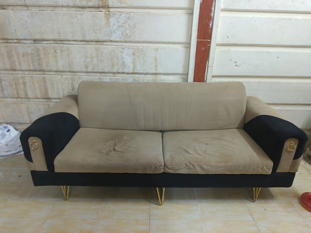 للبيع 4 قنفات ( 3 ثلاثيات + 1 ثنائية).. للتواصل ***********

