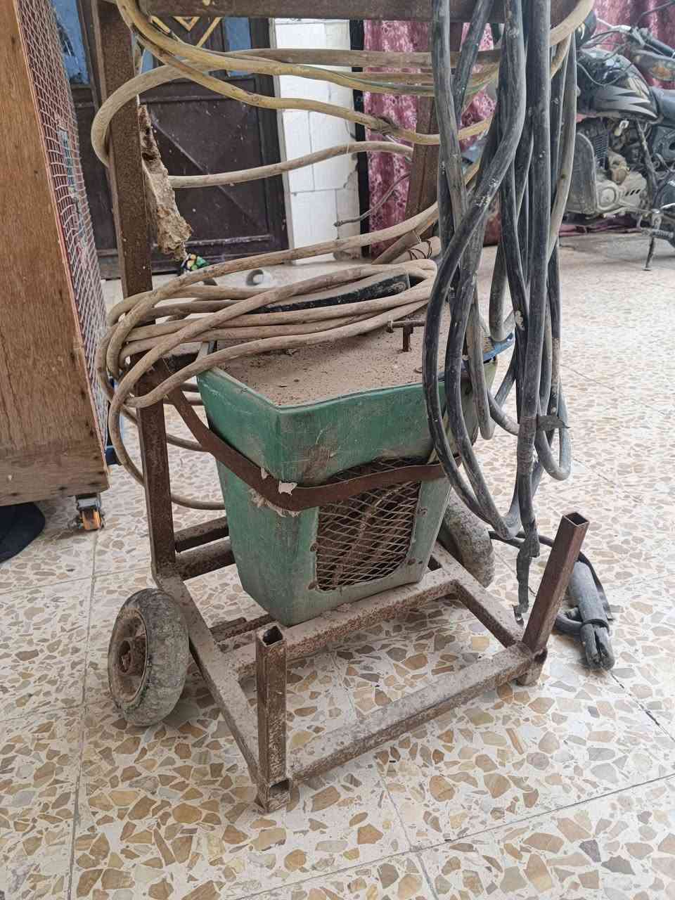 عندي مكينه الحيم بلغاريه مع
مع كتر ريشان مع درين ثابت شرط 
شغل مكاني كوت للاستفسار الاتصال على الرقم ***********
***********@
