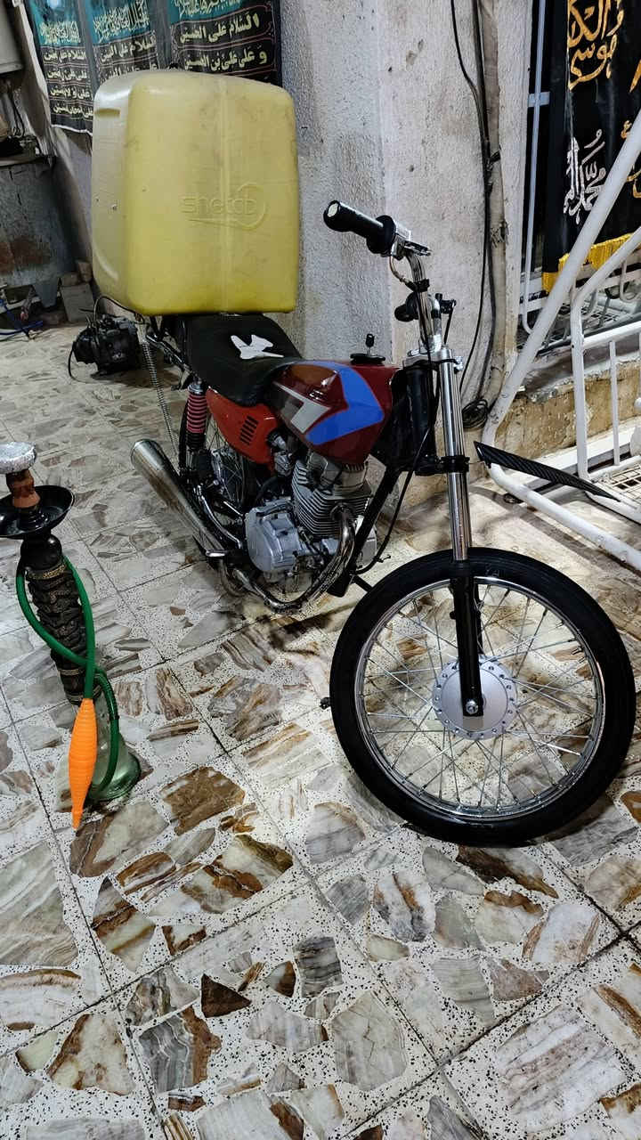 سلام عليكم ايرانية للبيع نامة دراجه نضيفة ويالة جدد تانكي كشن جدد بس المكينه نص عمر شاصي نامه الاصلي بدون اوراق دراجه مال شغل السعر 400 وبيعة مجال قليل الشراي يتصل ***********
