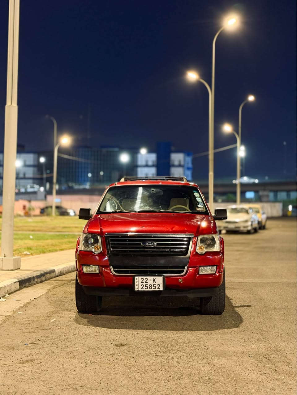 للبيع: فورد إكسبلورر(دفع رباعي) 7راكب 
 الموديل: 2007
 المحرك: V6- 4000
 نظام الدفع: دفع رباعي (4X4)
 التبريد: تبريد مركزي ممتاز 
محرك كير مكفول
الحادث: 3 قطع صبغ فقط من جهة السكن (تعديل جمالي دون ضرر قوي) + ضرر حديث بباب الصندوق كما موضح بالصورة
كزوز ريموت رياضي، ويل كمب أسود، دواسات جانبية، قفل مقطورة.
 الرقم: أربيل (جاهزة للتحويل).سنوية وهزة جديدة.
 📍 الموقع: [البصرة ].
 💵 السعر: 77 ورقة.
 📞 للتواصل: [***********] أو خاص. البصرة, العراق
