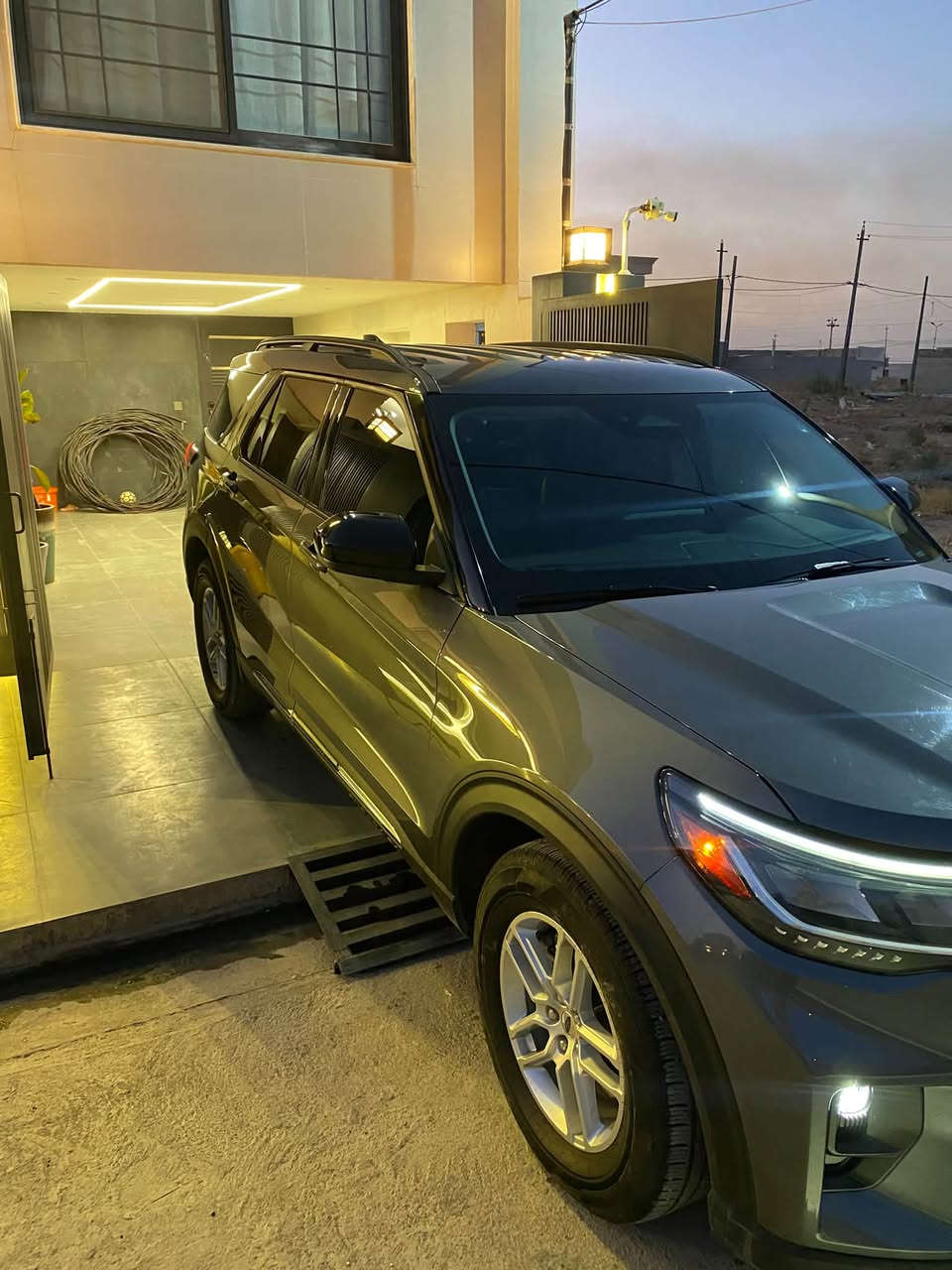 للبيع Ford Explorer Active 2025
فورد إكسبلورر Active موديل 2025 🔥

🔹 الموديل: 2025

🔹 الفئة: Active

🔹 الممشى: فقط 4,000 ميل تقريباً (حوالي 6,400 كم)

🔹 المحرك: 2.3 لتر EcoBoost تيربو

🔹 القوة: 300 حصان

🔹 القير: أوتوماتيك 10 سرعات

🔹 عدد الركاب: 3 صفوف / 7 ركاب حسب التجهيز

🔹

🔹 الباب الخلفي: كهربائي Power Liftgate

🔹 الإنارة: LED أمامية وخلفية

🔹 الجنوط: ألمنيوم

🔹 حساسات ومزايا أمان ومساعدة للسائق

🔹 كاميرا خلفية

🔹 مثبت سرعة متكيف Adaptive Cruise Control

🔹 نظام مراقبة النقطة العمياء

🔹 أنظمة تحذير ومساعدة على تجنب التصادم

🔹 Apple CarPlay + Android Auto لاسلكي

🔹 شاشة وسطية 13.2 إنچ

🔹 شاشة عدادات رقمية 12.3 إنچ

🔹 مقاعد أمامية كهربائية ومدفأة حسب التجهيز

🔹 نظام Ford Co-Pilot360 لمساعدة السائق

🔹 7 Airbags

🔹 نظام مراقبة ضغط الإطارات

🔹 فرامل ABS + أنظمة الثبات والسيطرة

🔹 3 صفوف، ومساحة داخلية واسعة ومناسبة للعائلة والسفر

✨ السيارة نظيفة جداً والممشى قليل جداً بالنسبة لموديل 2025، 

الاستفسار 

📞***********

واتس ***********
