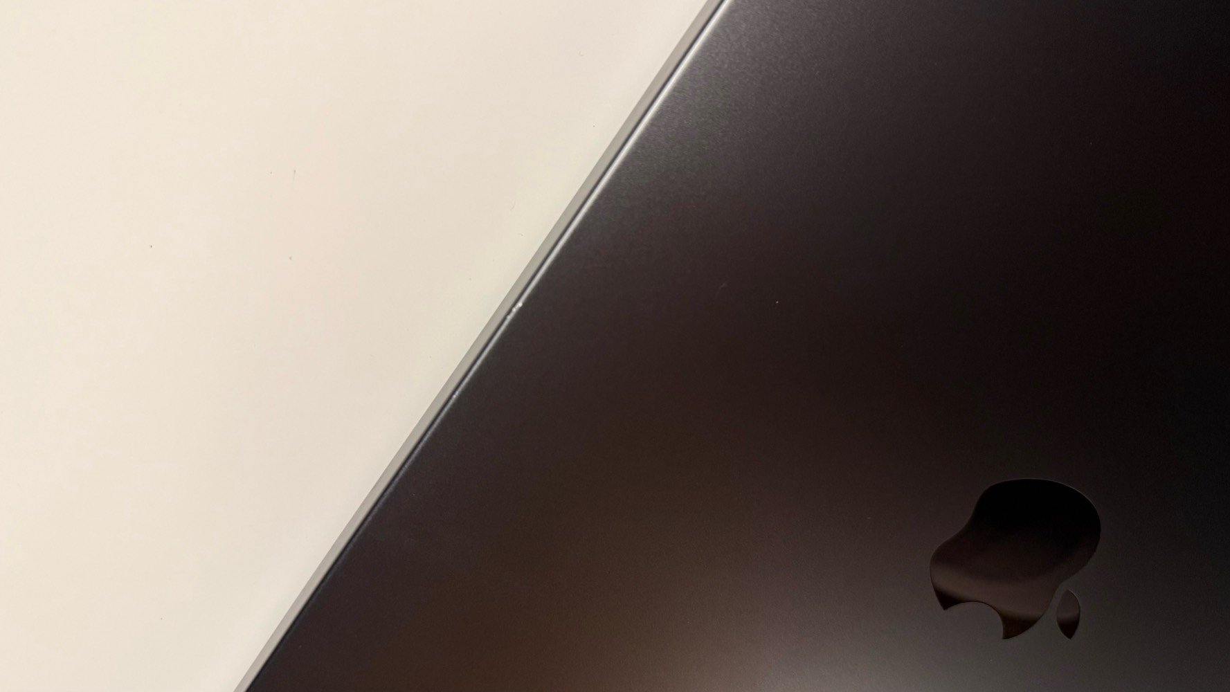 Available ✅
Macbook pro M3 pro
512 GB Hard
18 GB Ram
Battery 100%
Cycle 13
16,2 inch
Space Black 
الملحقات فقط شاحن نظافه 98% الجهاز عربي شرق اوسط
للتواصل 
***********