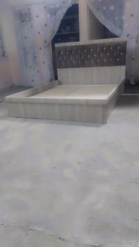تخت • خشب ثكيل • نضافته ٩٠٪
