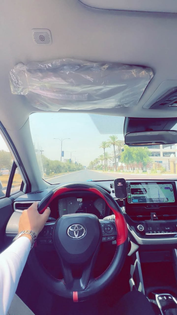 كورولا كروز 2025 ماشيه 25 بأسمي جديده لووك 
*********** 
بيها رصعة على كد 20سم 
اريدها ب27 و900
