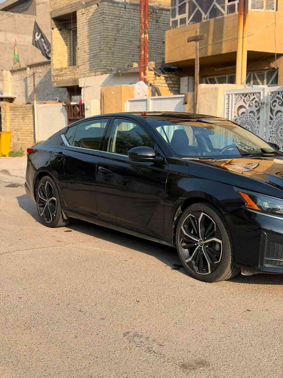السلام عليكم نيسان التيما 2025 SR
حادث بابين وجاملغ مبدلات بلادي نفس اللون 

بيها صبغ فقط الدوسة 

ماشية 31،000 km 

رقم بغداد بأسمي 

مكان السيارة بغداد 

مواصفات sr  معروفة 

رقم الشاصي :  1N4BL4CV7SN310169

السعر 160$ بيها مجال

***********
