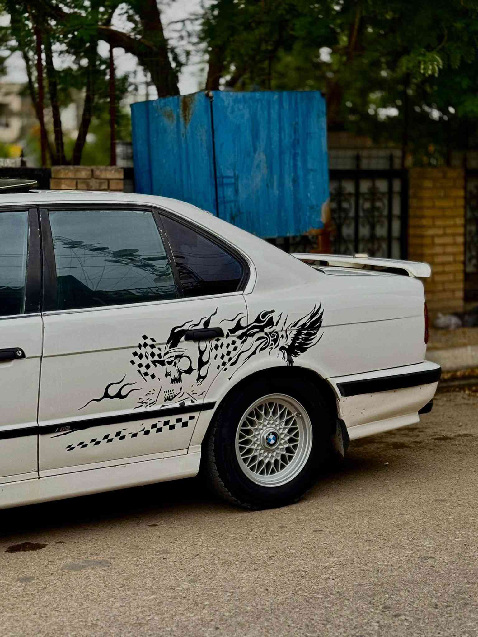محضور على الخاص راسلني واتساب ودلل
بيئم ح 525 م 1990  مكفولة كفاله عامة من كلشي شرط السونار رقم بغداد دولي تحويل مباشر تبريد ثلج ويا لسويج صدر امامي خلفي جديد سياره أحلى من الصور بهواي مكاني ديالى شهربان سعرها 55 مجال بسيط  ***********
