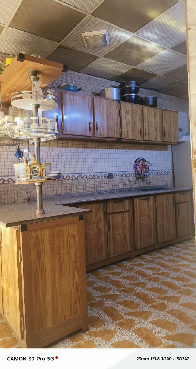 السلام عليكم كاونتر للبيع نضيف جدا طولهه  ٤ أمتار شراي بيه خيرر ويدلل
*********** بابل قضاء القاسم ع

نص مكتوب في الصور:
- CAMON 30 Pro 5G 23mm f/1.8 1/100s ISO247
