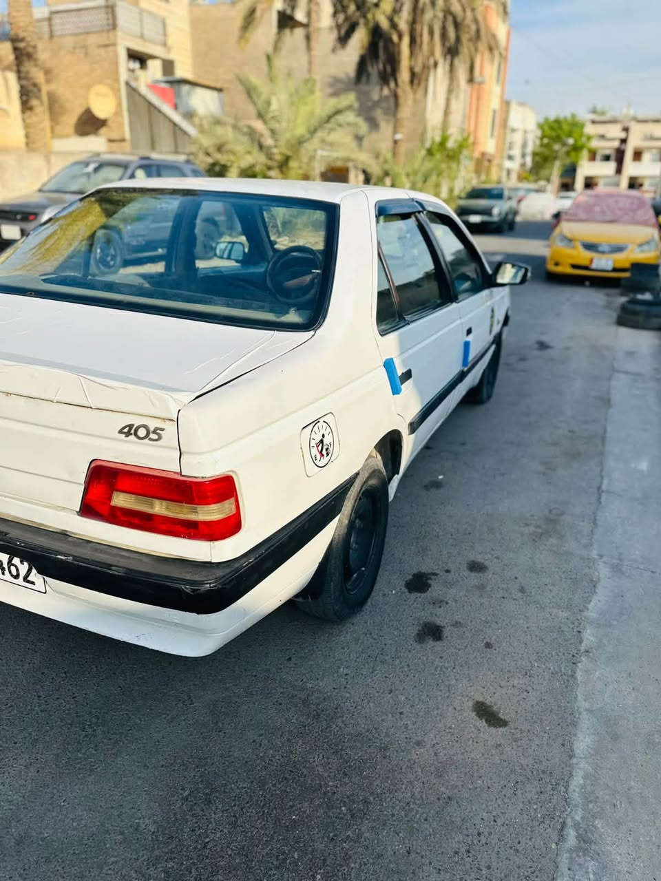 السلام عليكم بيجو ٤٠٥ لميس موديل ١٣  سياره مابيها ضربه محرك كير مكفولات تبريد شغال رقم انكليزي هزه جديده شرط تحويل ثاني يوم سياره باسمي مكانها بغداد للاستفسار اكثر ***********. سعر ٣٨ وبيها مجال قليل للشراي.
