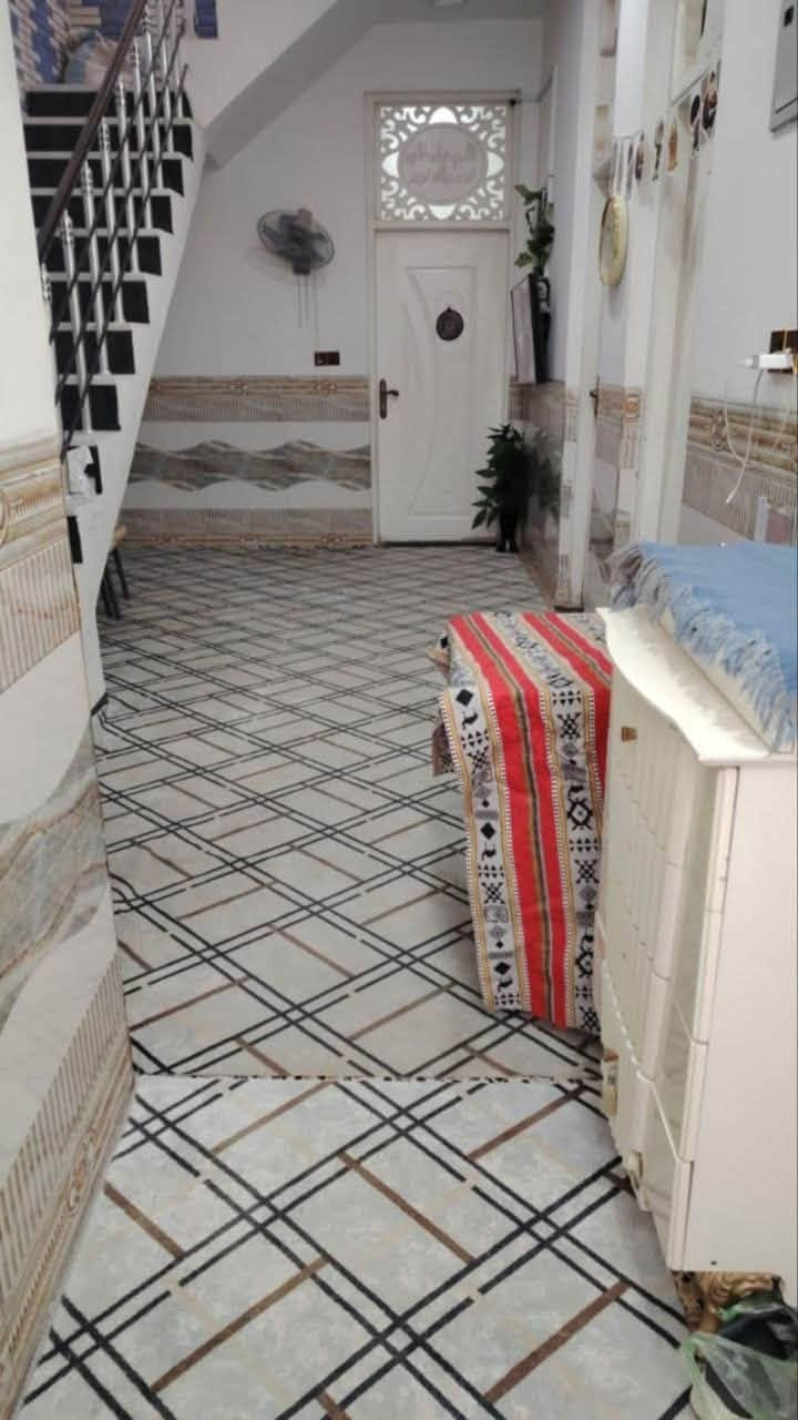 🏡 فرصة مميزة للبيع – بيت طابق واحد (ركن)
📍 الموقع: خلف محطة حمورابي – يبعد 200 متر فقط عن شارع بغداد
📐 المساحة:. 107 متر
📄 النوع: زراعي (سند 25)
✨ التفاصيل:
• غرفة نوم
• هول
• استقبال
• منور
• مجمع صحيات داخلي وخارجي
• موقع ركن 

📞 للاستفسار:
*********** 

🔥 مميزات قوية:
✔ قريب من الشارع الرئيسي
✔ مناسب سكن أو استثمار
✔ منطقة مخدومة وكامله من الخدمات

الواجهه/8.5
النزال/13.25
المساحه الكليه/107.9

#عقارات_الحلة #بيع_بيت #بيت_للبيع #الحلة #بابل #عقار #استثمار #عقارات_العراق #فرص_عقارية
