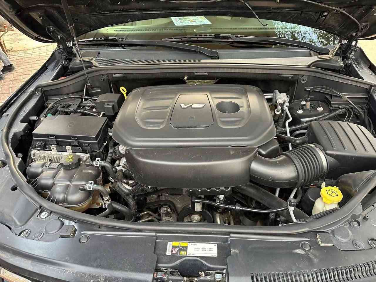 جيب كراند شيروكي لمتدد بلاس
مديل 2017

*  خليجي بنيد صبغ فقط بدون ايرباك  

* محرك 3.6L V6 Pentastar

* قوة 295 حصان

* كير أوتوماتيك 8 سرعات

* دفع رباعي 4×4

* ماشيه ١٣٤ الف كم

* نظام Quadra-Lift للرفع والخفض جكات

* نظام دفع Selec-Terrain بأوضاع متعددة للقيادة

* فتحة سقف بانوراما

* داخلية جلد 

* مقاعد أمامية كهربائية

* تبريد وتسخين المقاعد

* ذاكرة للمقاعد

* ستيرن  كهربائي وهيتر 

* كاميرا خلفية

* حساسات أمامية وخلفية

* مثبت سرعة

* تشغيل ودخول ذكي

* تشغيل عن بُعد

* مرايا كهربائية

* باب خلفي كهربائي

* إضاءة LED

* السيارة نظيفة جداً واستخدام شخص 

السياره تحويل نفس اليوم رقم بغداد

العنوان بغداد

الرقم / *********** 

السعر 200$ وبي مجال
