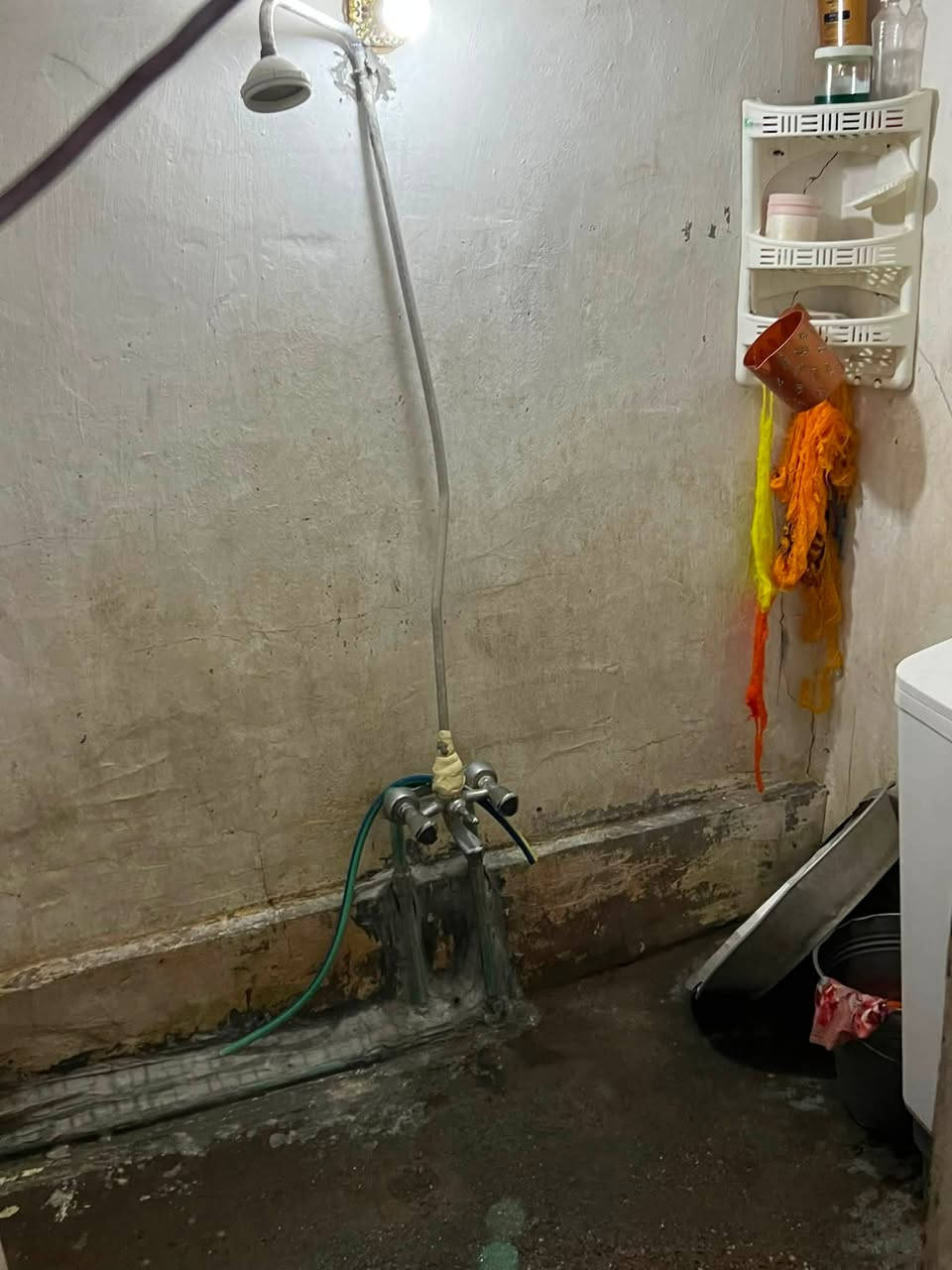 السلام عليكم..بيت للبيع مساحه 125 متر..يوجد فيه غرفتين نوم واستقبال وصاله حمامات + لا كاشي ولا سيراميك السعر 50 وبي مجال..
الموقع: الشارع الاول مجاور كراج ابو لطيف 
للأستفسار الاتصال ع الرقم : ***********
