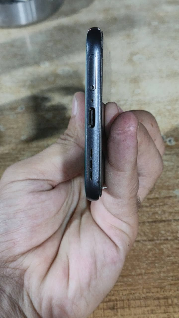 السلام عليكم
للبيع جهاز انفنكس هوت 60 برو بلس 
ظهر جلد لون اخضر
 ذاكره 256 الرام 16 
كاميرا 108 ميجا بكسل 
شاشة منحنيه الشاشه 144 هرتز 
الجهاز حيل نظيف غراض كامله 
السعر 275 وبي مجال 
الجهاز مامفتوح نهائيآ بلادي
موصل الجانب الايمن
للاسفسار الاتصال على 
الرقم ***********
