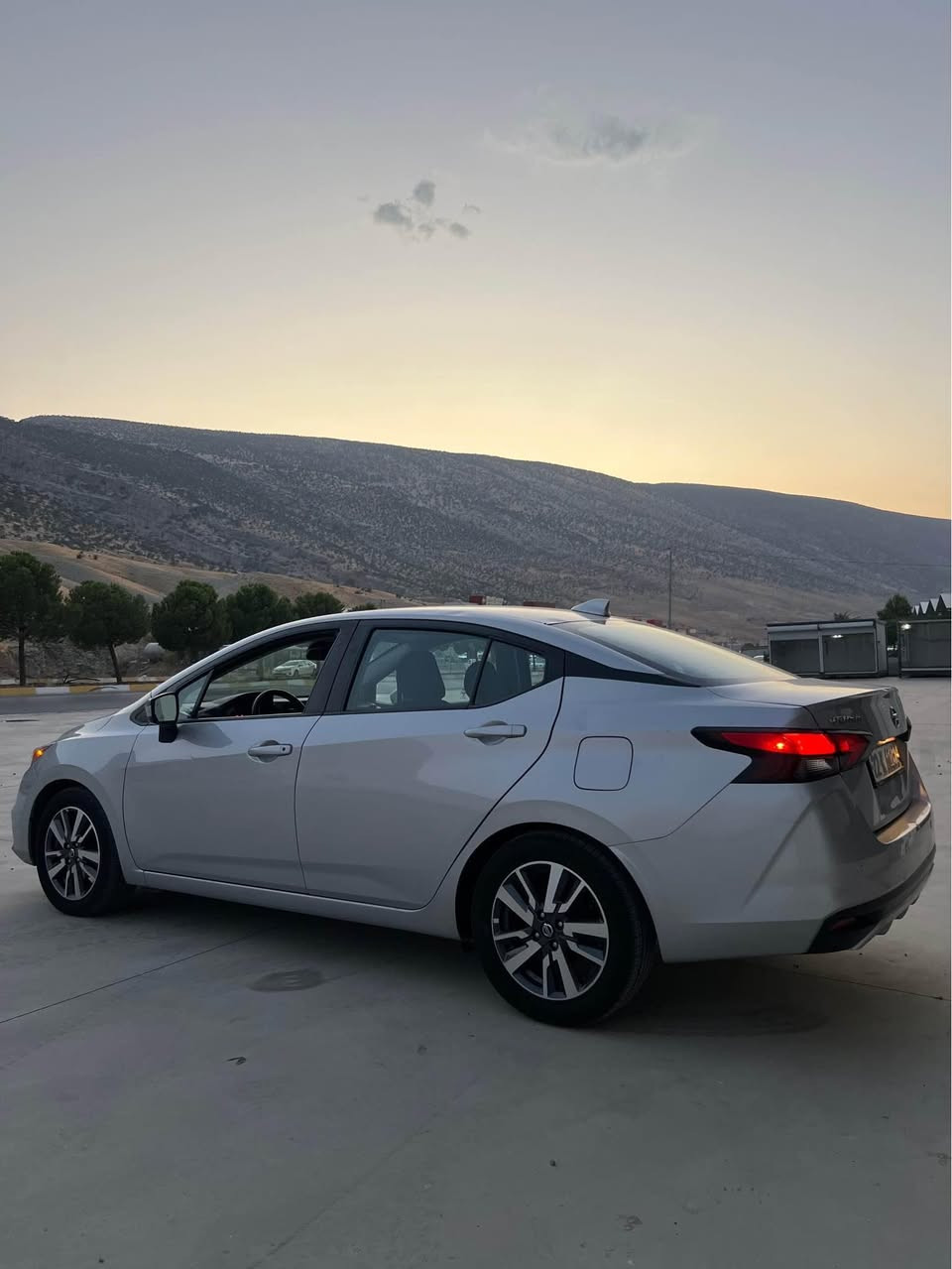 Nissan Versa 2020
مواسه فات
به سمه شاشه كاميرا  دواوه رادار پيشو پشتى ئاويّنه رادار ويل كروّم ناو زةرد وسپي تحديد سورعه دوكمة سپؤرت سوكان فؤليؤم
جوار تايةي نويي لة ژيرة
يةك دينار مه سره فى تيا نيه
يةك جاملغى پشتةوة بؤياغة ئرباكيش تة تةقيوة  كشتى به شةرت كيرٍ ومه كينة بة شةرت  به ناو كردن وتعويل كردن به شةرت 
نرخيشى ١٠٨$ مةجاليكي كةم …. ژمارةي موبايل *********** سوران, أربيل
