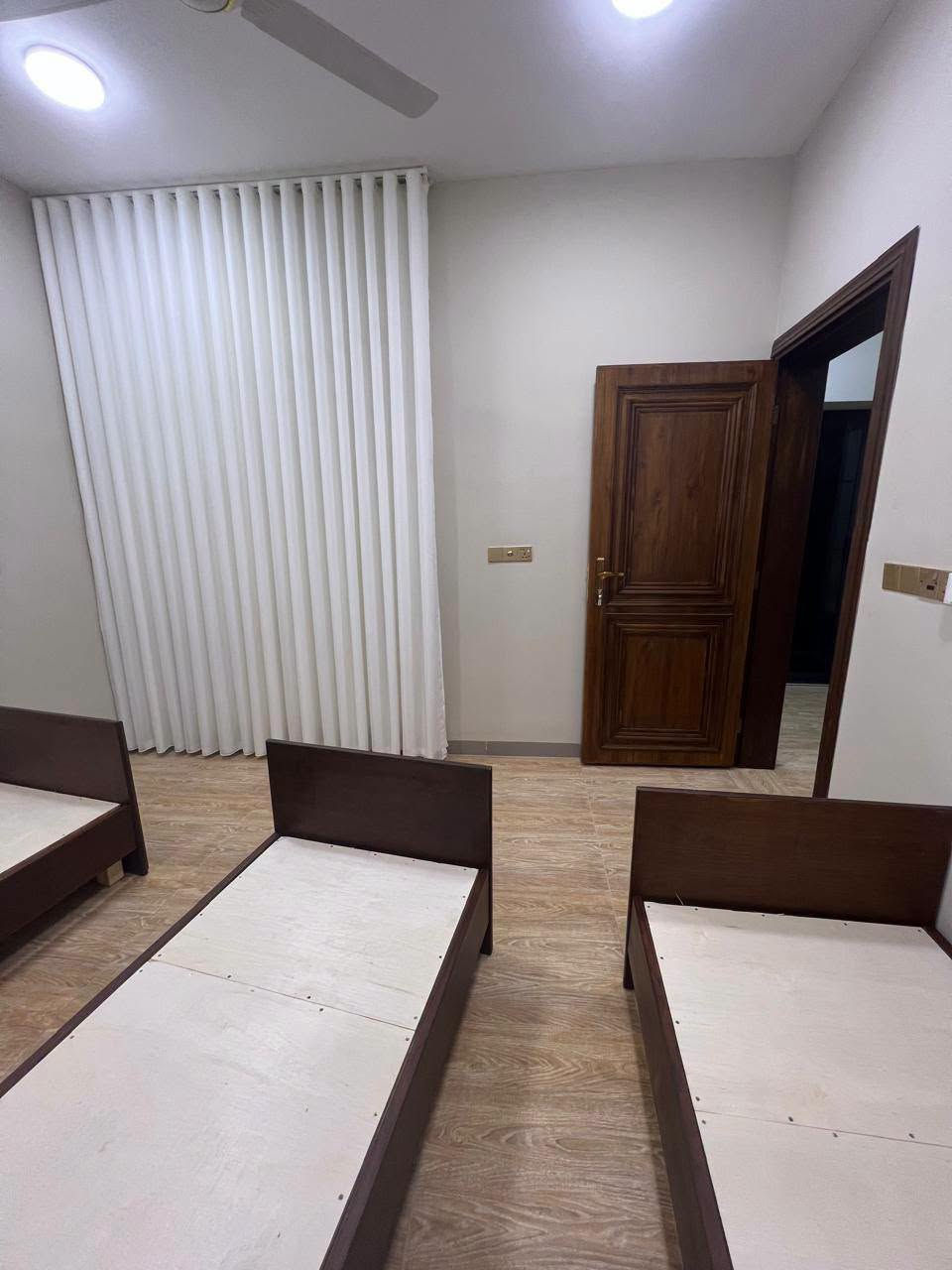 تجهيز وشد اثاث احد الزبائن بعد انهاء البناء من قبل مكتب البطاح المعماري لبناء وترميم الدور والعمارات الحكومية والاهلية الكائن في هيت حي المعلمين
