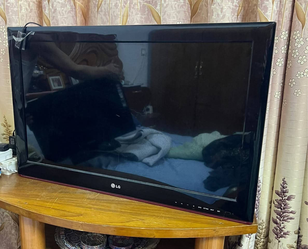 بلازما نوعيا LG عدد ثنين كل وحده سعره 100 ومجال بسيط بدون انترنت  للاستفسار ***********

