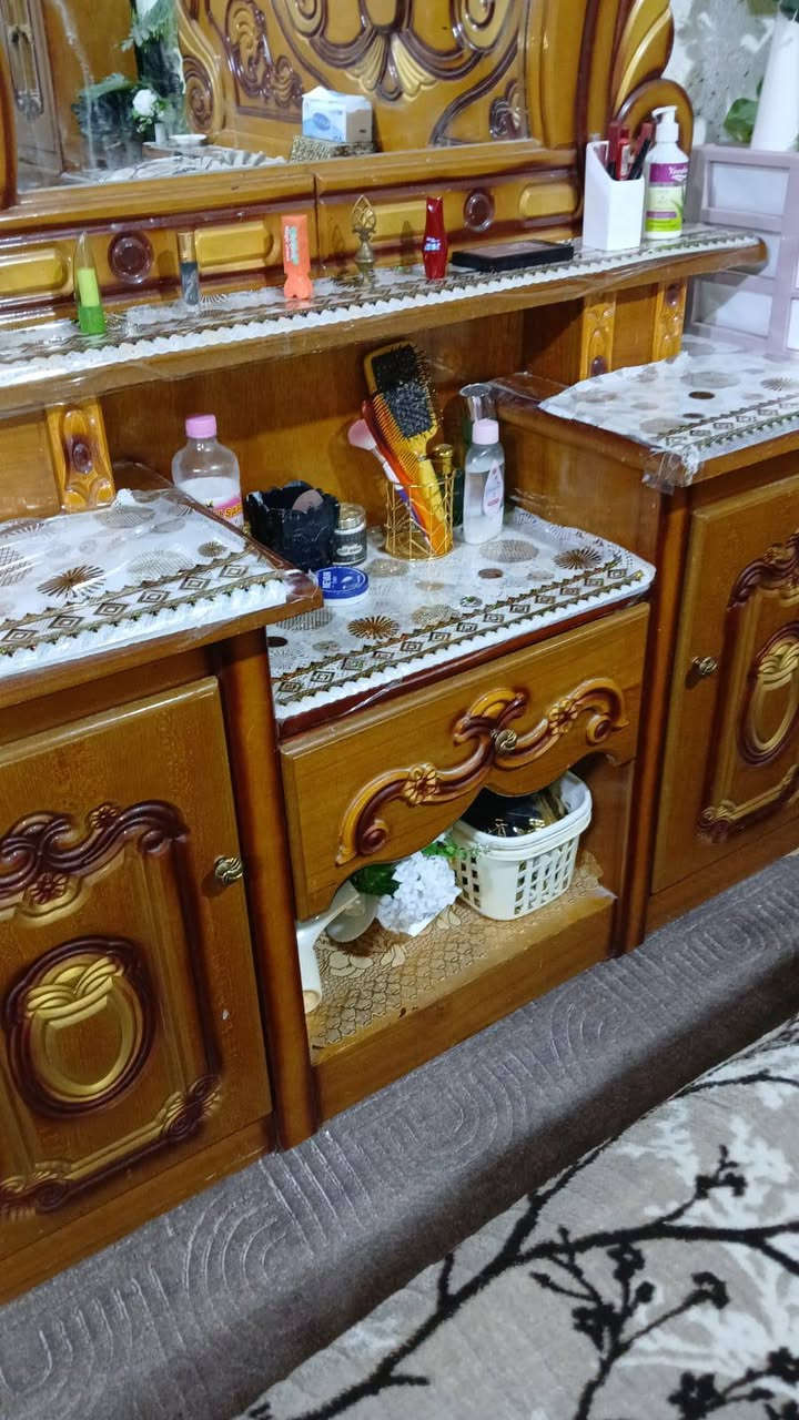 توجد غرفه نوم للبيع مكان البصره شط العرب لل اتصال ***********
