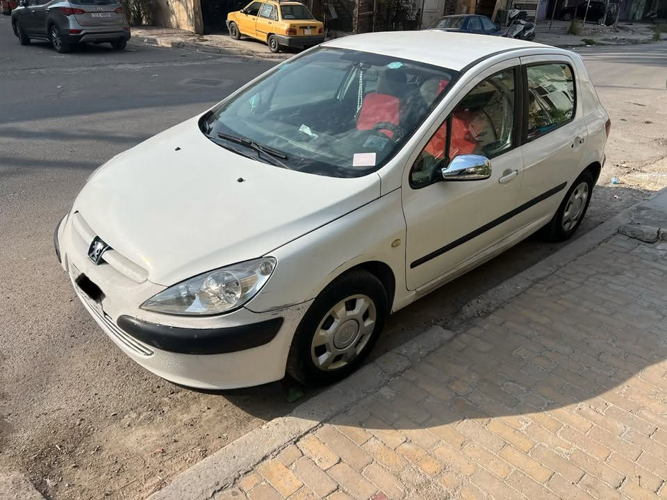 بيجو فرنسي ٣٠٧ موديل ٢٠٠٥
كير اوتماتيك 
مكينه ١٦٠٠ نضيفه لاتبخير ولاتنقيص 
حدادية كهربائيات كلهن جاهزات دواخلها نضيفه باتري جديد كوري ٦٢ امبير
سياره جاهزه ماناقصها شي 
شاشة مع كاميرا خلفية
رقم بغداد مشروع وطني 
سياره داخله هزه وابسمي وشرط التحويل
تبريد شغال
كهربائيات لايتات مراوح ماسحات زراكات كله شغاله
مشط ستيرن كهربائي 
بيها كب وبيها سبير
سنتر لوك شغال واسويج ثاني احتياط
سياره لون ابيض
المكان بغداد الحرية
سياره ب 45 $  وبيها مجال للطيبين 
الرقم ***********
