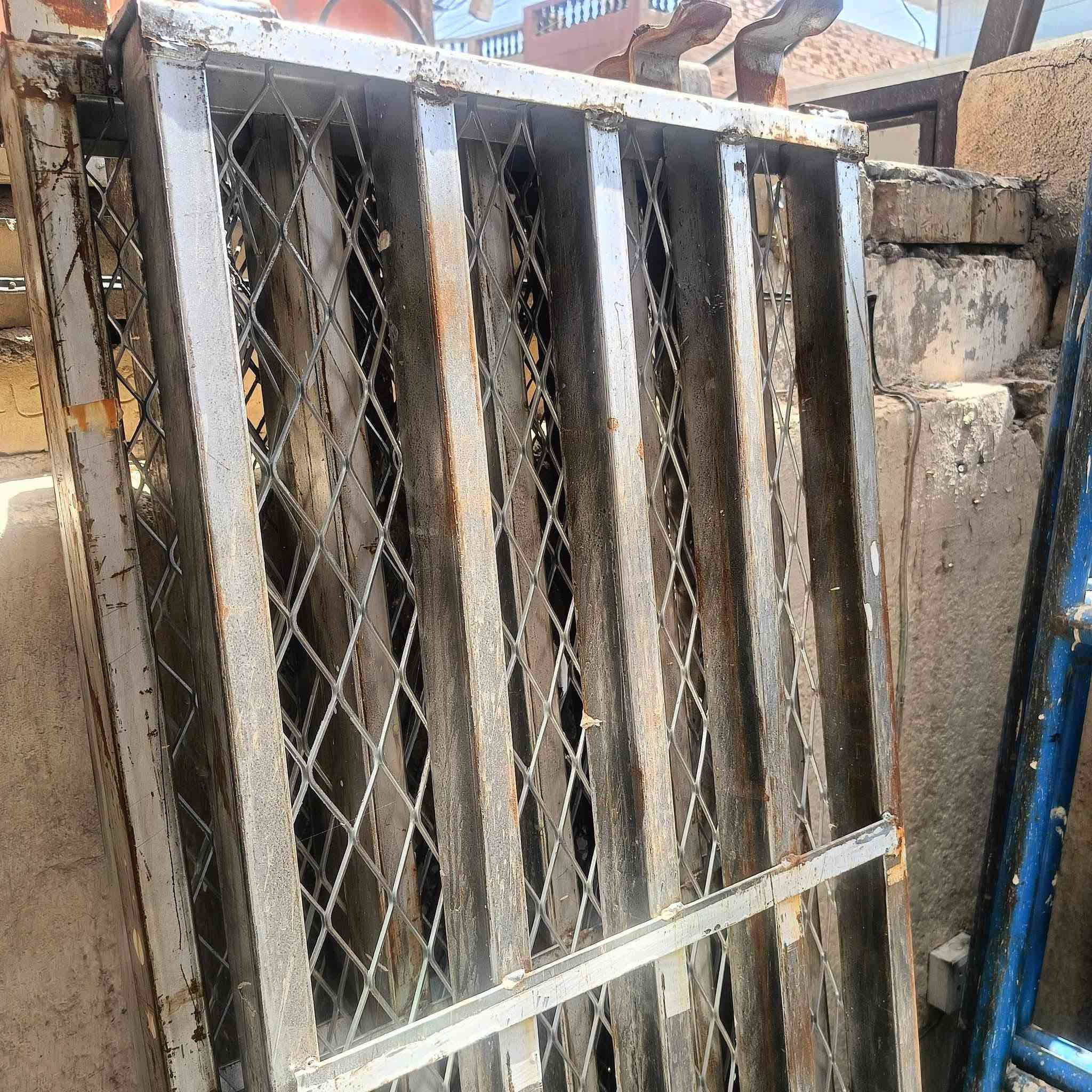 ٣ سقالات • ارتفاع ٢م • البياع شرطه الخامسه