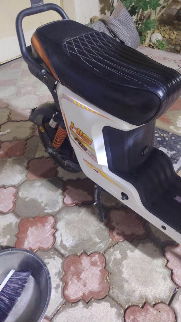 السلام عليكم دراجة r9 bro للبيع بسعر 450 وبيه مجال
الدراجه جديده بس الجاملغ متضرر ، 5 بطاريات سرعتهه 120
حقيقي تجي وتشوفه مكاني نجف حولي واتساب***********
