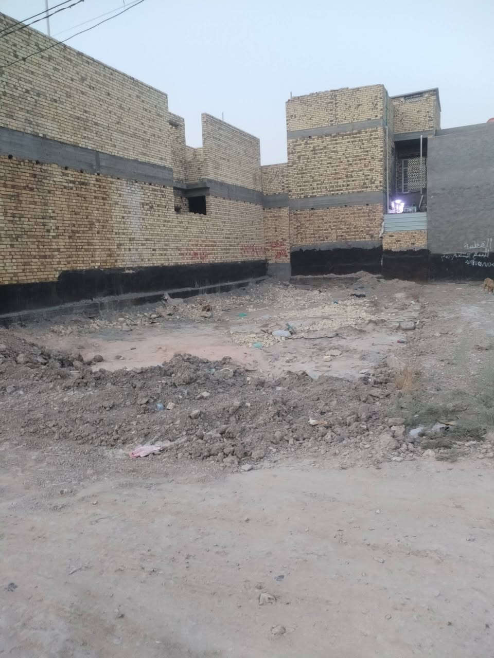 السلام عليكم قطعه البيع مساحته 200 سند 25 بحي النصر حله
***********

واكو قطعه ثانيه مساحته 300 تقاطع العلويه شريفه سند 25
