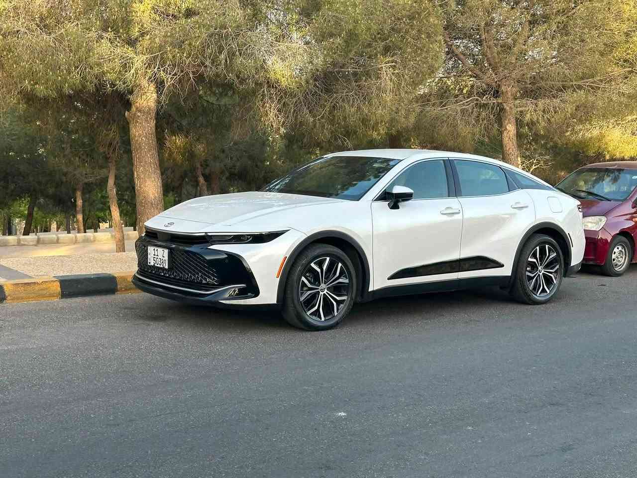السلام عليكم ورحمه الله
🚗 تويوتا كراون XLE 2023 – وارد أمريكي 

مواصفات السياره👌الصور موجوده وياها رقم الشاصي حادث السياره فقط بنيد مبدل اصلي فافون ومصبوغ ياباني 

لون أبيض لؤلؤي – ماشي 25,000 مايل

كشنات جلد + مخمل مع تدفئة + كهرباء كاملة + سقف كنتاره اسود

قيادة ذاتية بالكامل + أوتو هولد + أوتو بريك

زنون عالي + إضاءة محيطية فخمة

قطعتين تبريد + نظام صوت 8 سماعات + شاحن وايرليس

ويل 19 إنج + مودات سبورت، سبورت بلس، إيكو، نورمال

مرايا أوتو دم + جام أمامي وخلفي أوتو + فور ويل درايف 

جام امامي خلفي جانبي UV ضد الاشعه فوق البنفسجيه

السياره مابيها اي نقص وجديده ماشيه قليل باسمي رقم بغداد

💰 السعر: 25800$ – الجادين فقط

📍 جاهزة للفحص والتسليم فورًا

“هاي السيارة للمميزين فقط، لمن يحب الفخامة والهدوء

والتسليم فورًا، السعر 25800$، تواصلوا عبر الخاص”

💡 *********** واتساب
***********

#تويوتا_كراون #سيارات_فخمة #ToyotaCrownXLE #سيارات_مستعملة #فرصة_نادرة #بغداد_سيارات
