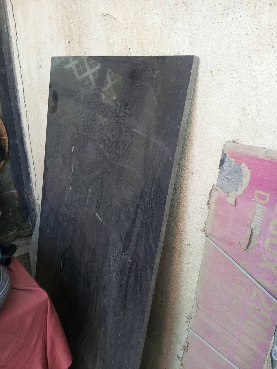 سلام عليكم سراميك للبيع بورسلين كارتونين + قطعتين مرمر + أزاره اسود وابيض ***********
