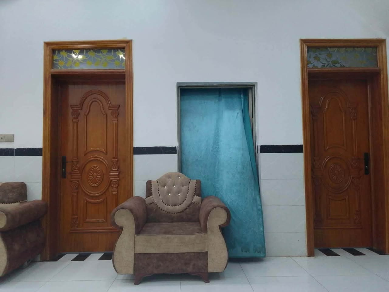 السلام عليكم
بيت للبيع مساحة 200 متر بناء 2025
يتكون من غرف 2 وصالة ومطبخ وديوانية 
بناء درجة أولى طابوگ وكونكريت مسلح 

موقع حي الزهراء ع (7 نيسان) خلف المدارس
البيت مرقم من ضمن الطابو 

للاستفسار أكثر ع الرقم / ***********

