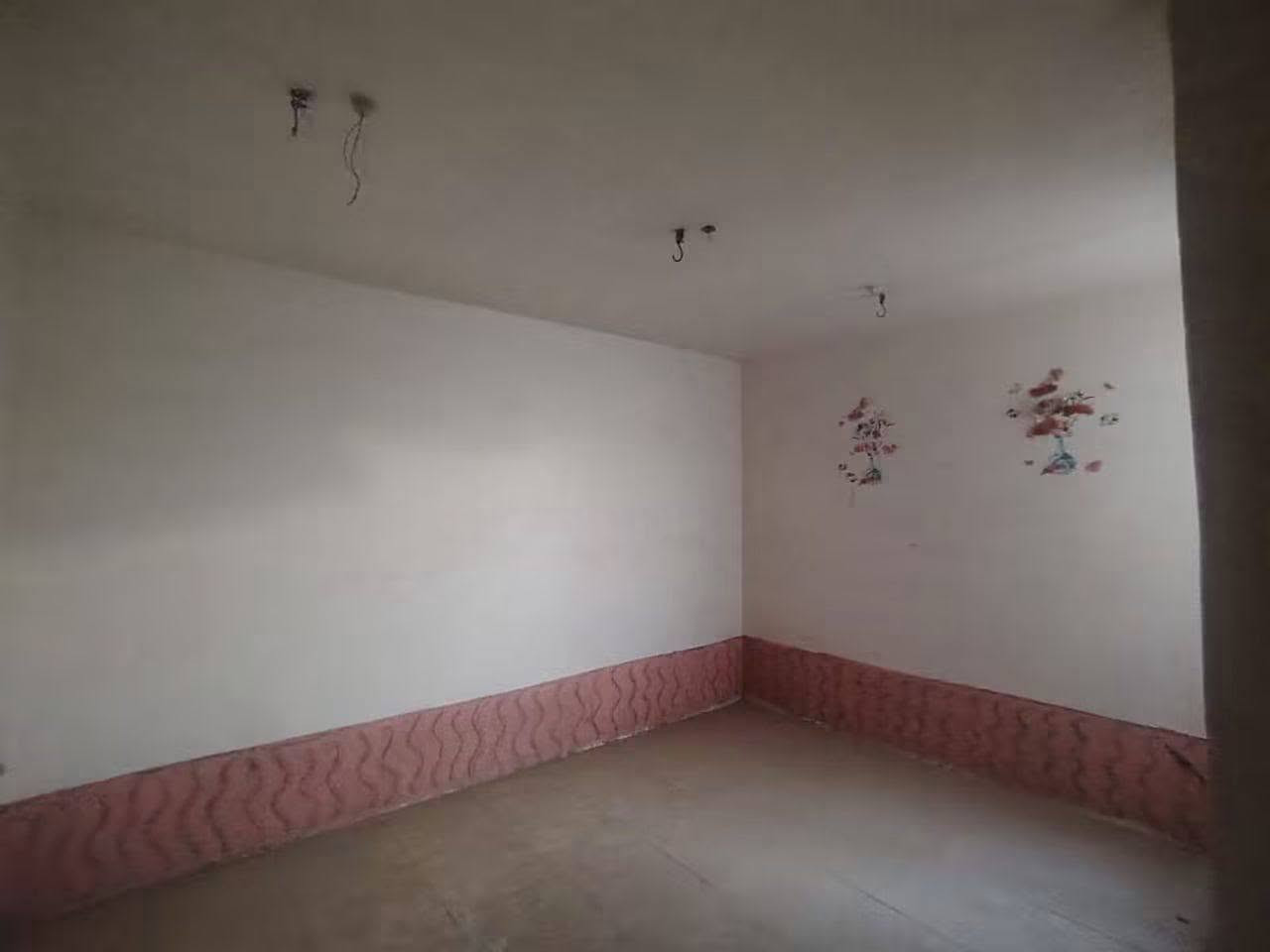 ٦٠م حي الوفاء قرب البازخانه غرفتين نوم وصالتين ومطبخ وحمام. دولار ***********
