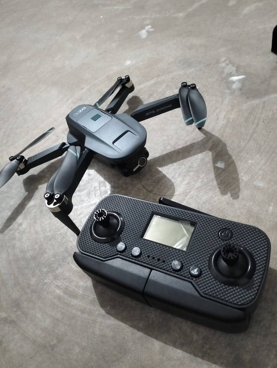 سلام عليكم.
درون L200 PRO MAX 

📸كامره 4K كنبل
🔋وقت الطيران 20-25 دقيقه رجوع تلقائي

📡الارتفاع يصل  300 متر
📡المدى يصل  3000 متر
كامل ملحقات 

السعر 130 بي مجال قليل ماعندي الي عنده توصيل يدلل توصيل
الاستفسار  ***********
