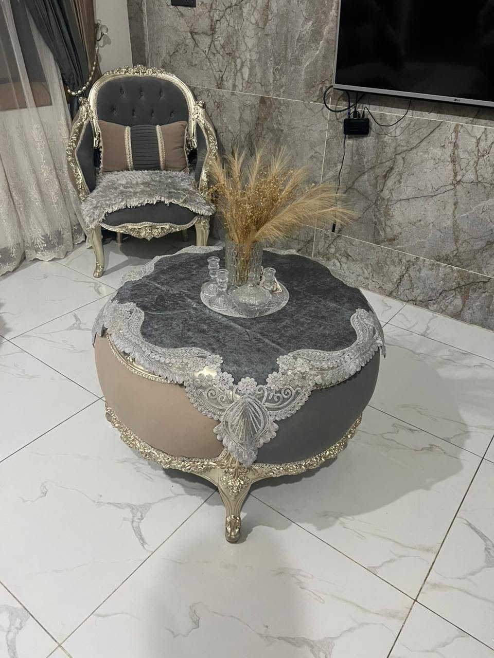السلام عليكم تخم مصري امانت الله توصى سويته من مصر  صاله ٨ اشهر موسوي خشبه درجه اولى  واضح بل صوره مقاعد سويته ٢ داريده مليون و٤٠٠ بغداد كراده يم نادي المشرق للستفسار*********** على واتساب  متواجد
