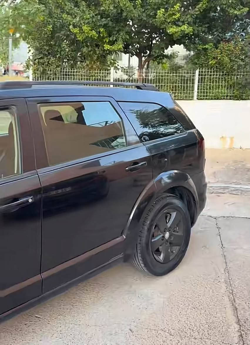 Dodge Journey 2009
V6  مەکینە شەش پستن
گێر و مەکینە شرط
طغم تایر جدید
چار قطعە و نیف بێ داخلی صبغن
غرامە 10 وەرەقە لسەرن 
سعر 78 وەرەقە 
واتسئاپ Whatsapp 
*********** دهوك, العراق
