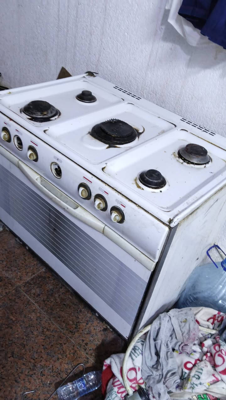 متاح طباخ الفرن يشتغل بس الفوك العيون شوي تعبانه 
قيم وخذ انه ما اعرفلهن مكاني البصرة ابي الخصيب ***********
