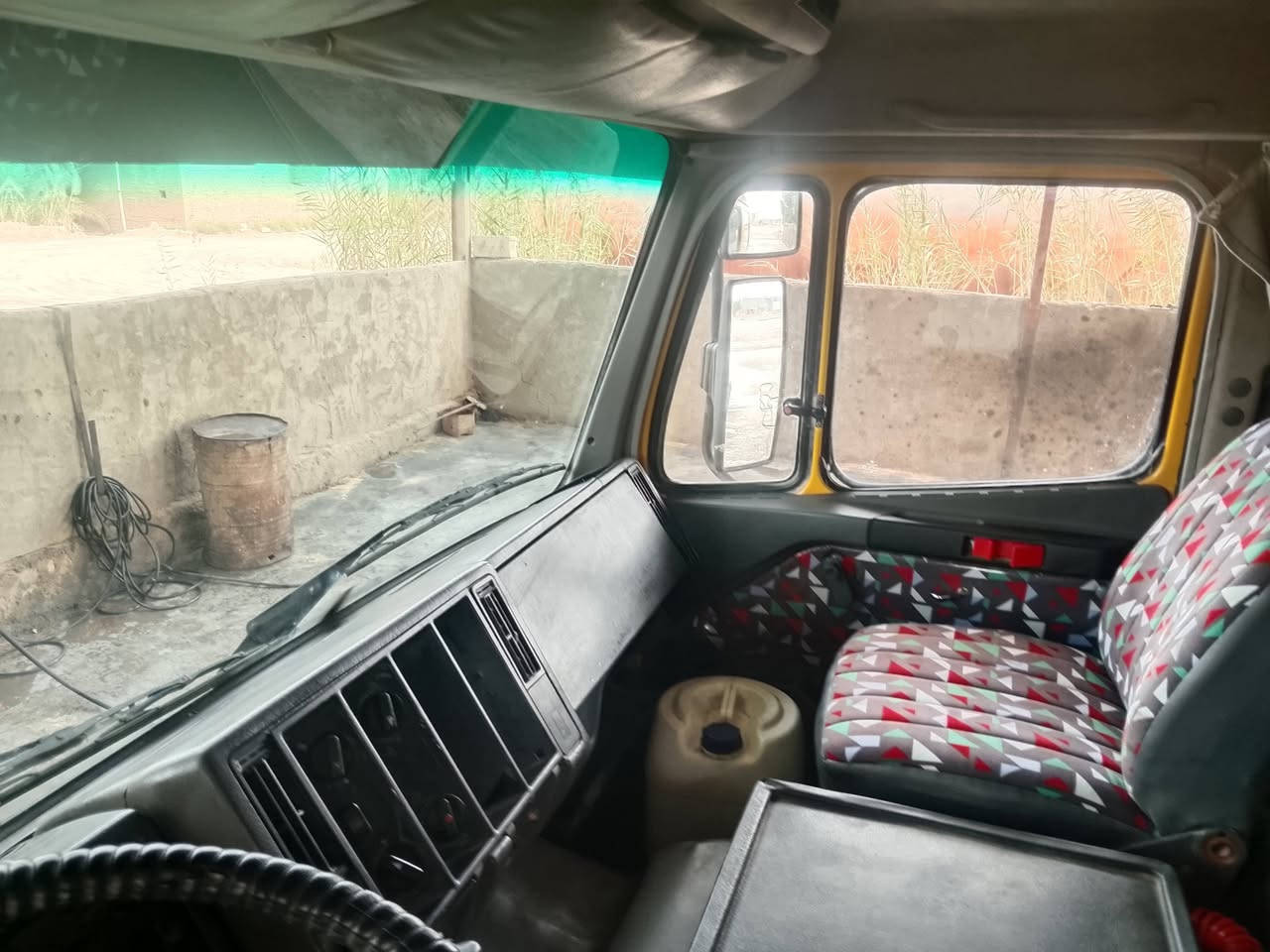 بسبب الوعود الكاذبه نعيد النشر ابو جايك وامسحه لتراويني وجهك مع احترامي للطيبين سياره شغاله رقم انبار سنويه 27تحويل مباشر باسمي شاصي وكير واكسل مكينه مكفوله لاتنقيص ولاتبخير سياره مديل 90 راس قاطره نص مقطوره سايلو شاصي جوبلس محوره سبرنك مكفول للاتصال ***********او***********مكانه نجف مكينه 35 وكير 155قليج
